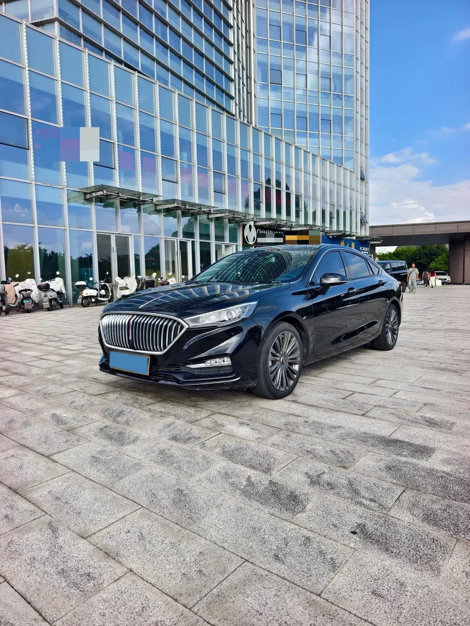 2020 HONGQI H5 view 1