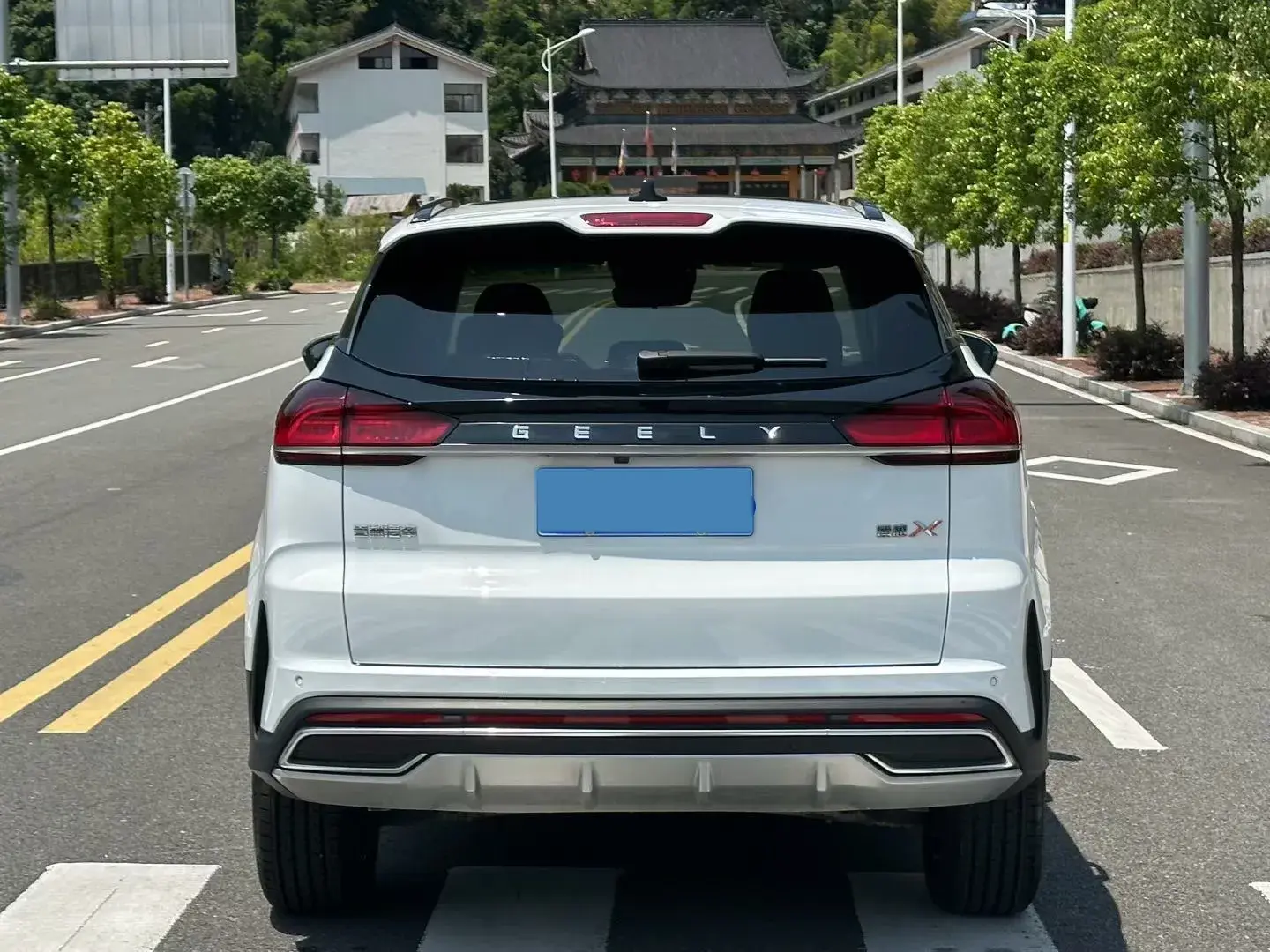 2022 GEELY AZKARRA thumbnail 3