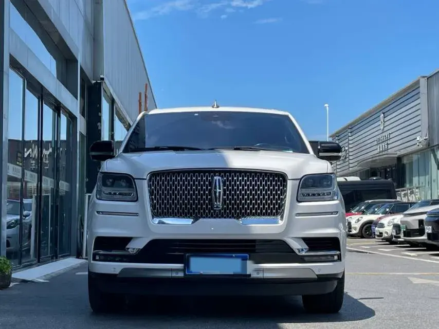 2019 LINCOLN NAVIGATOR thumbnail 2