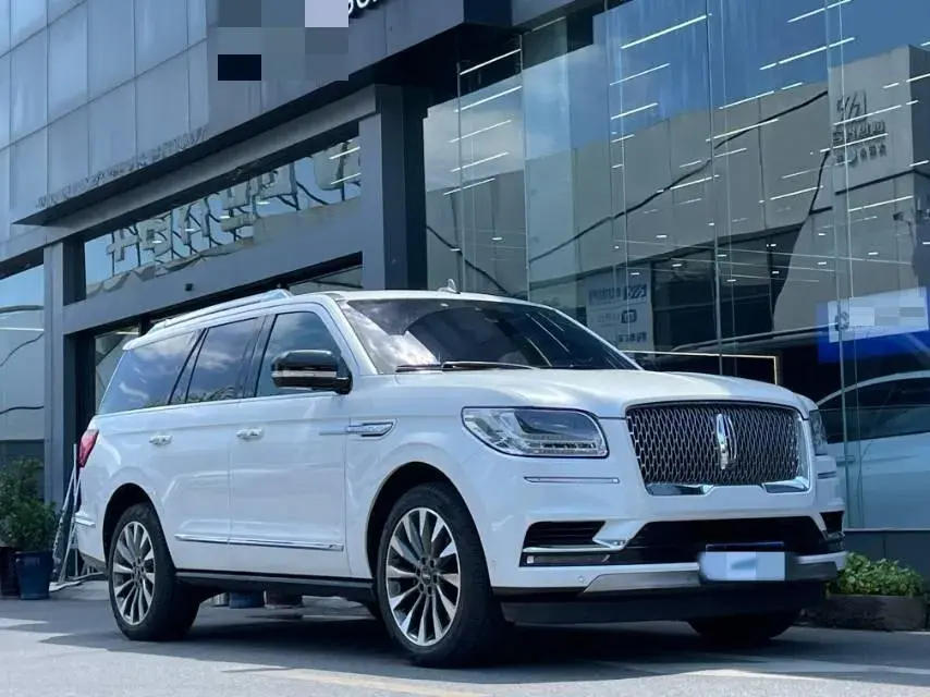 2019 LINCOLN NAVIGATOR thumbnail 3