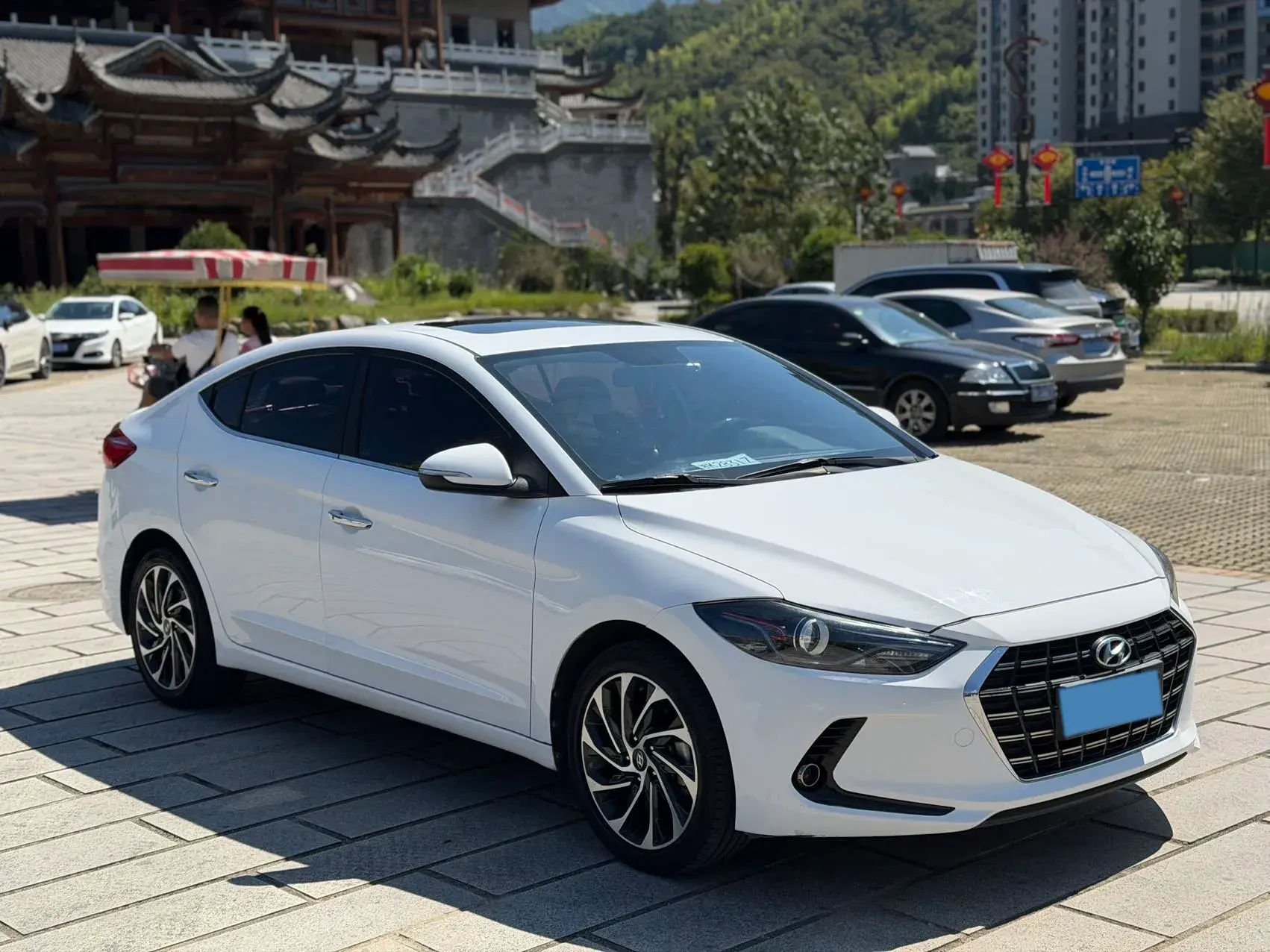 2019 HYUNDAI ELANTRA thumbnail 3