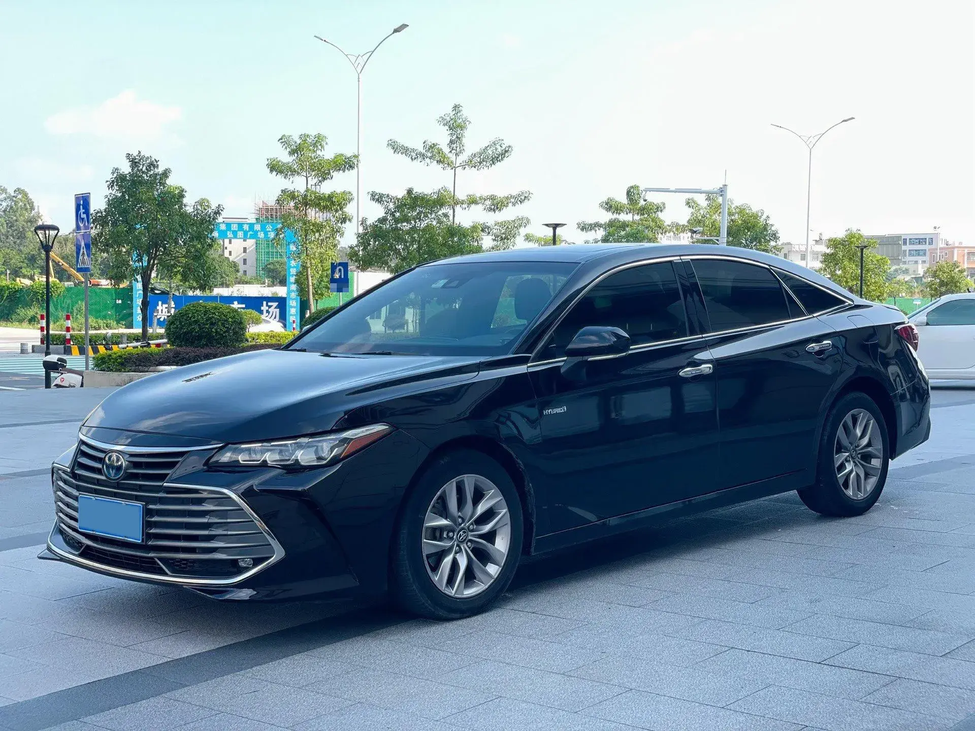 2019 TOYOTA AVALON view 1