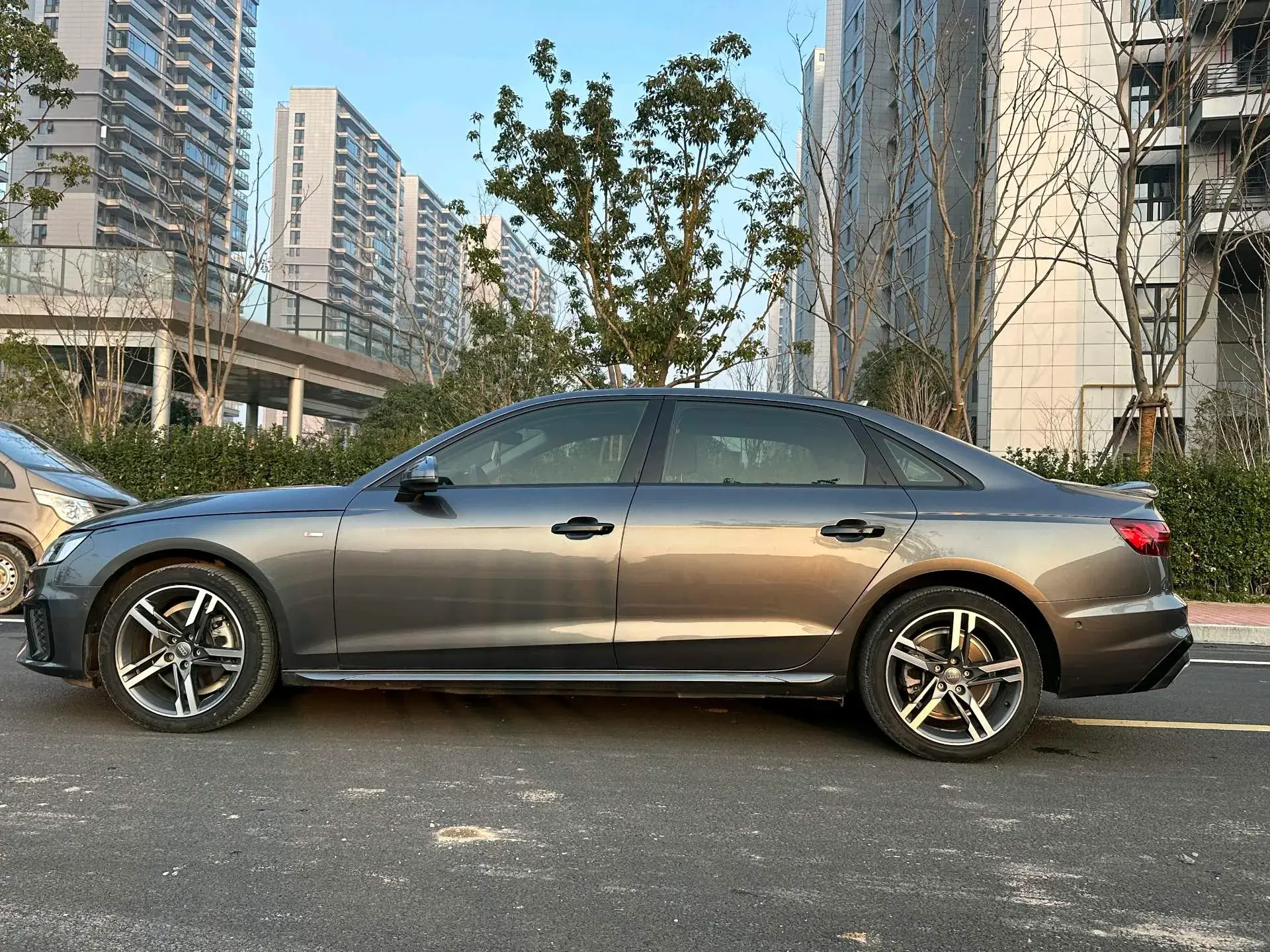 2020 AUDI A4L thumbnail 3