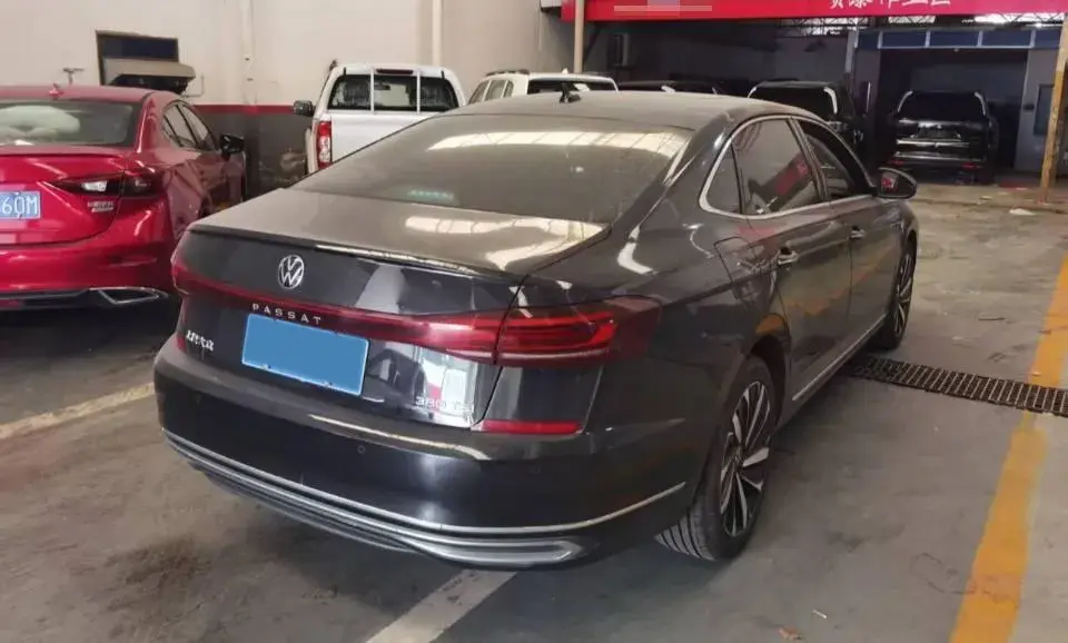 2022 VOLKSWAGEN PASSAT thumbnail 2