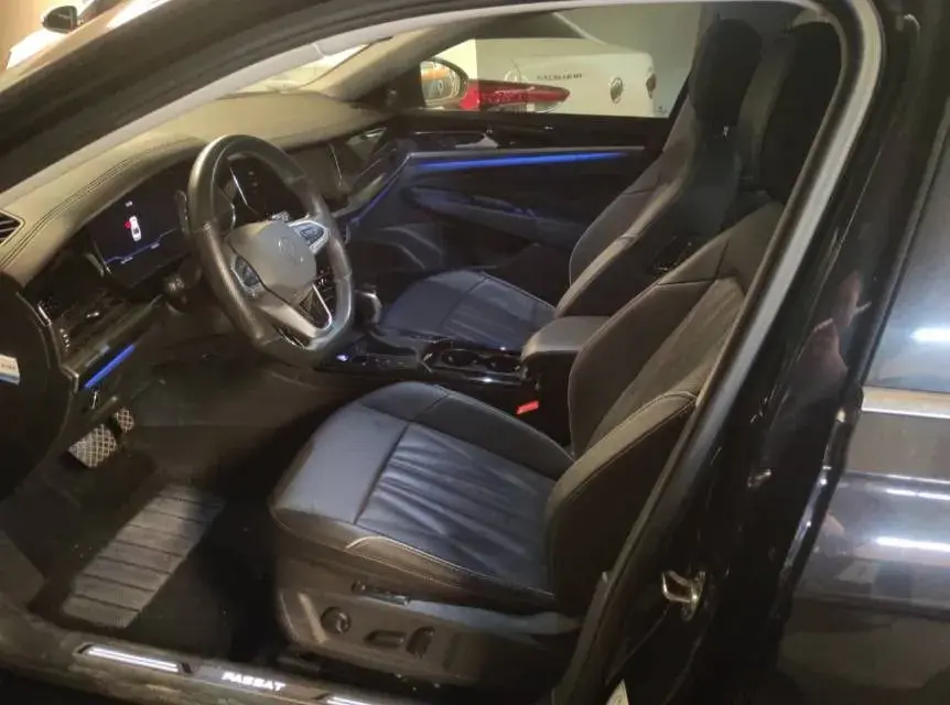 2022 VOLKSWAGEN PASSAT thumbnail 4