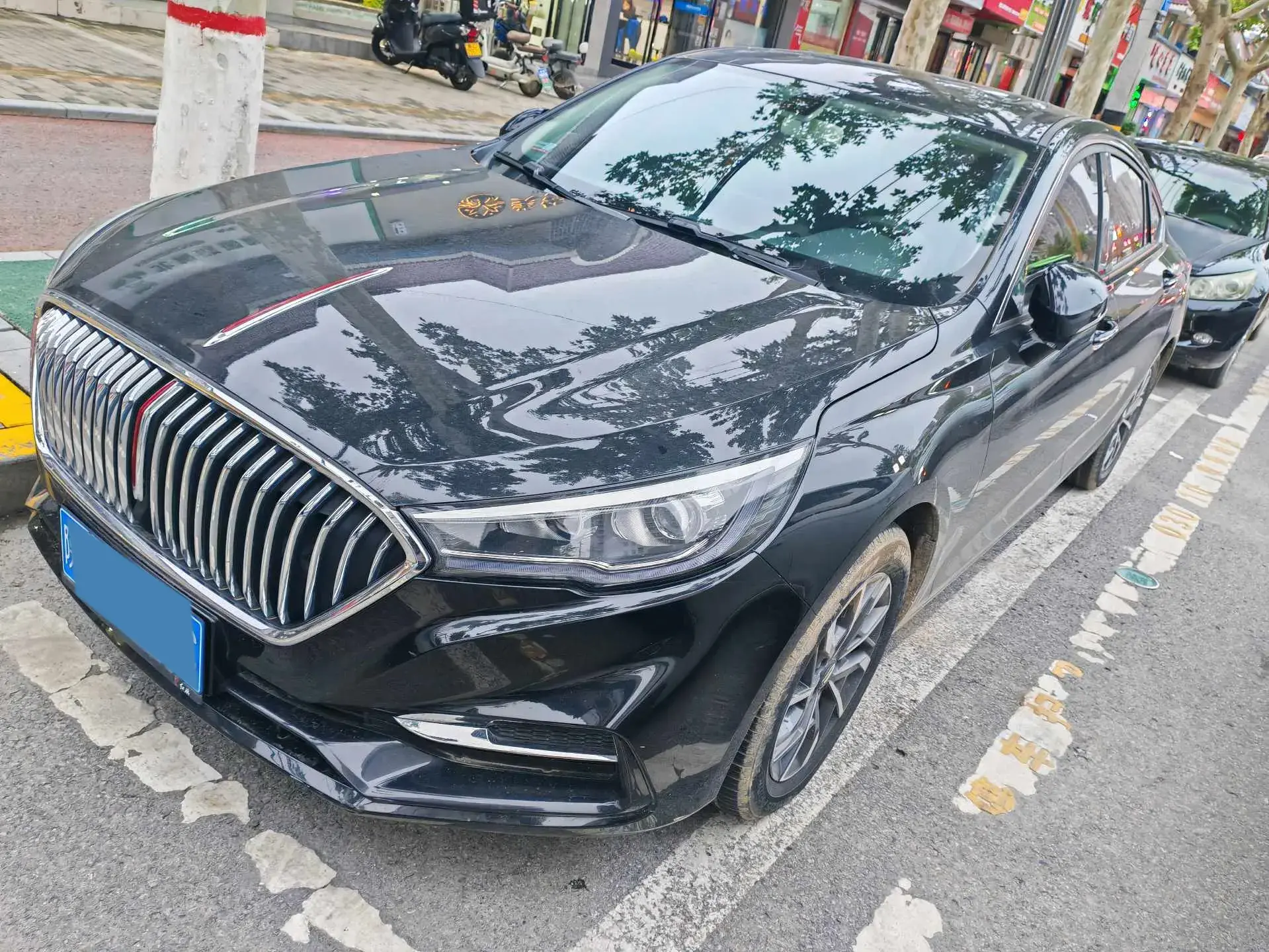 2022 HONGQI H5 view 1