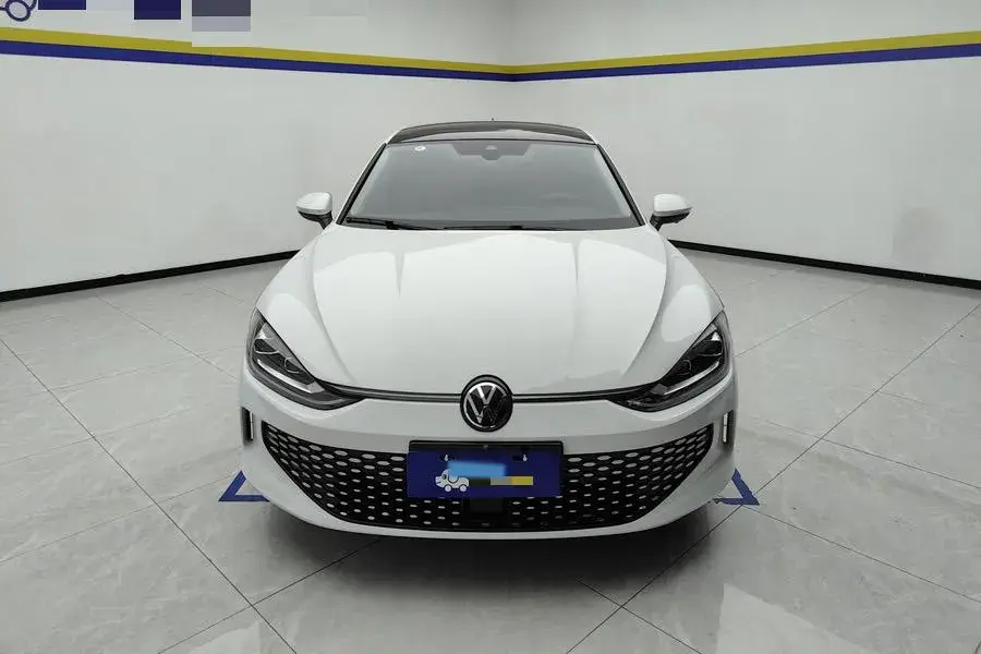 2024 VOLKSWAGEN LAMANDO thumbnail 3