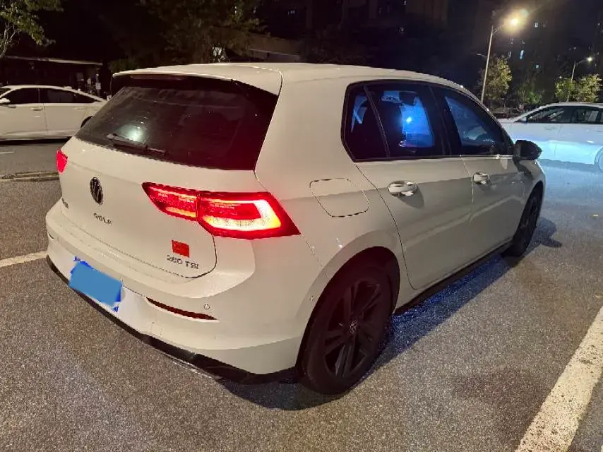 2023 VOLKSWAGEN GOLF thumbnail 3