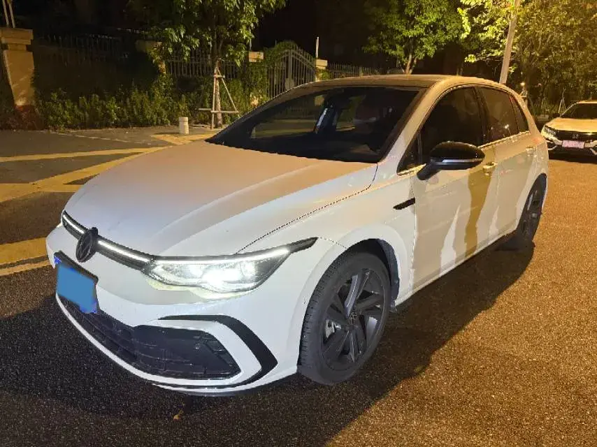 2023 VOLKSWAGEN GOLF view 1