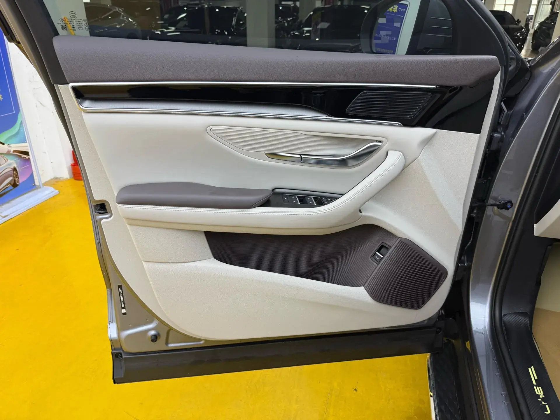 2025 BYD SONG thumbnail 3