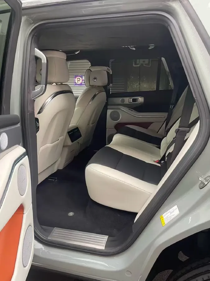 2024 Tank 700 3.0T 360HP V6 9AT PHEV 37.1KWH,autocango,china used car exporter,china ev exporter,chinese used car exporter,chinese used ev exporter