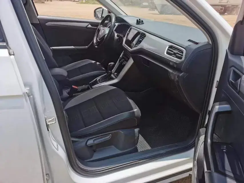 2022 VOLKSWAGEN T-ROC thumbnail 4