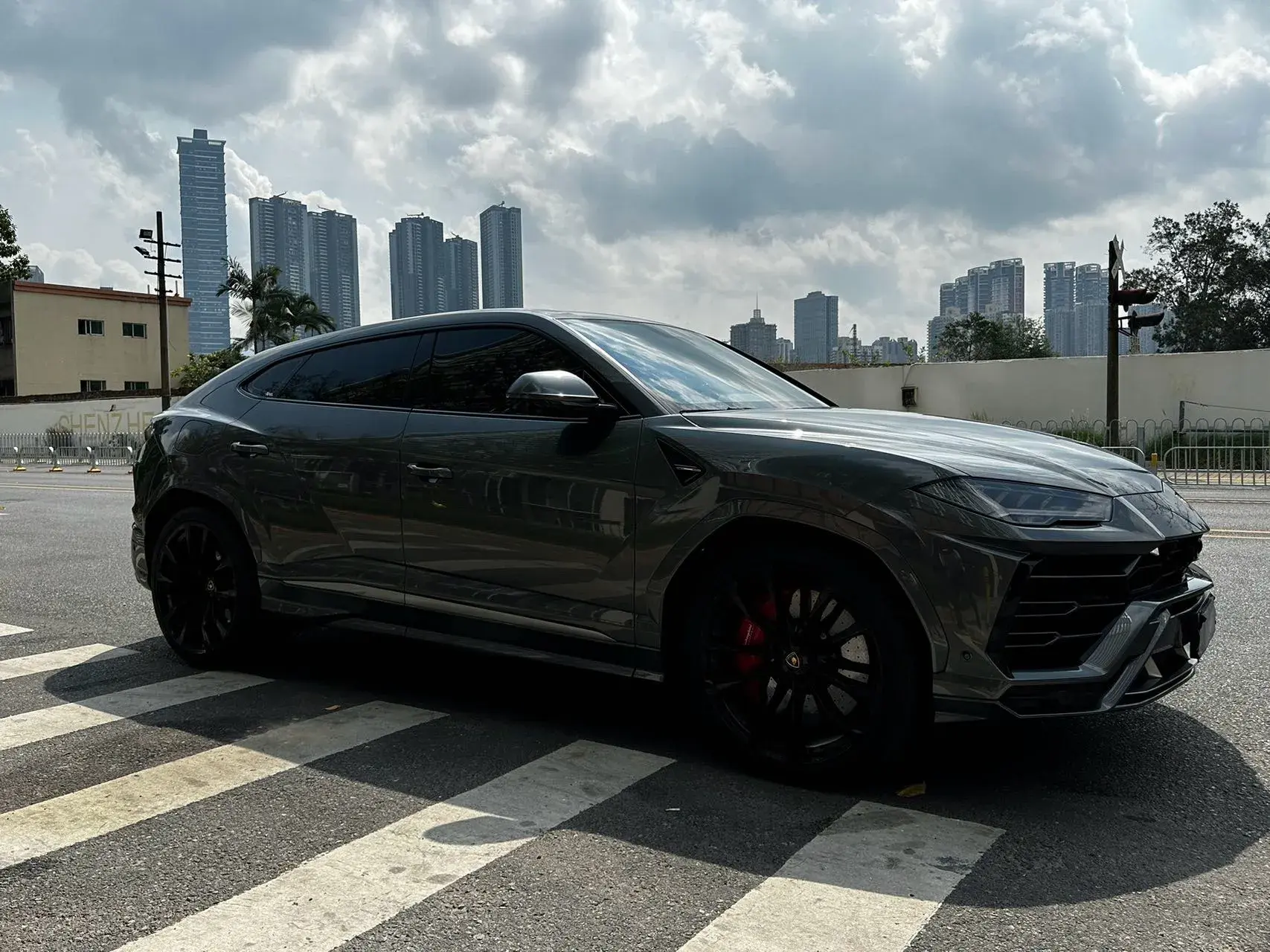 2021 LAMBORGHINI URUS thumbnail 3