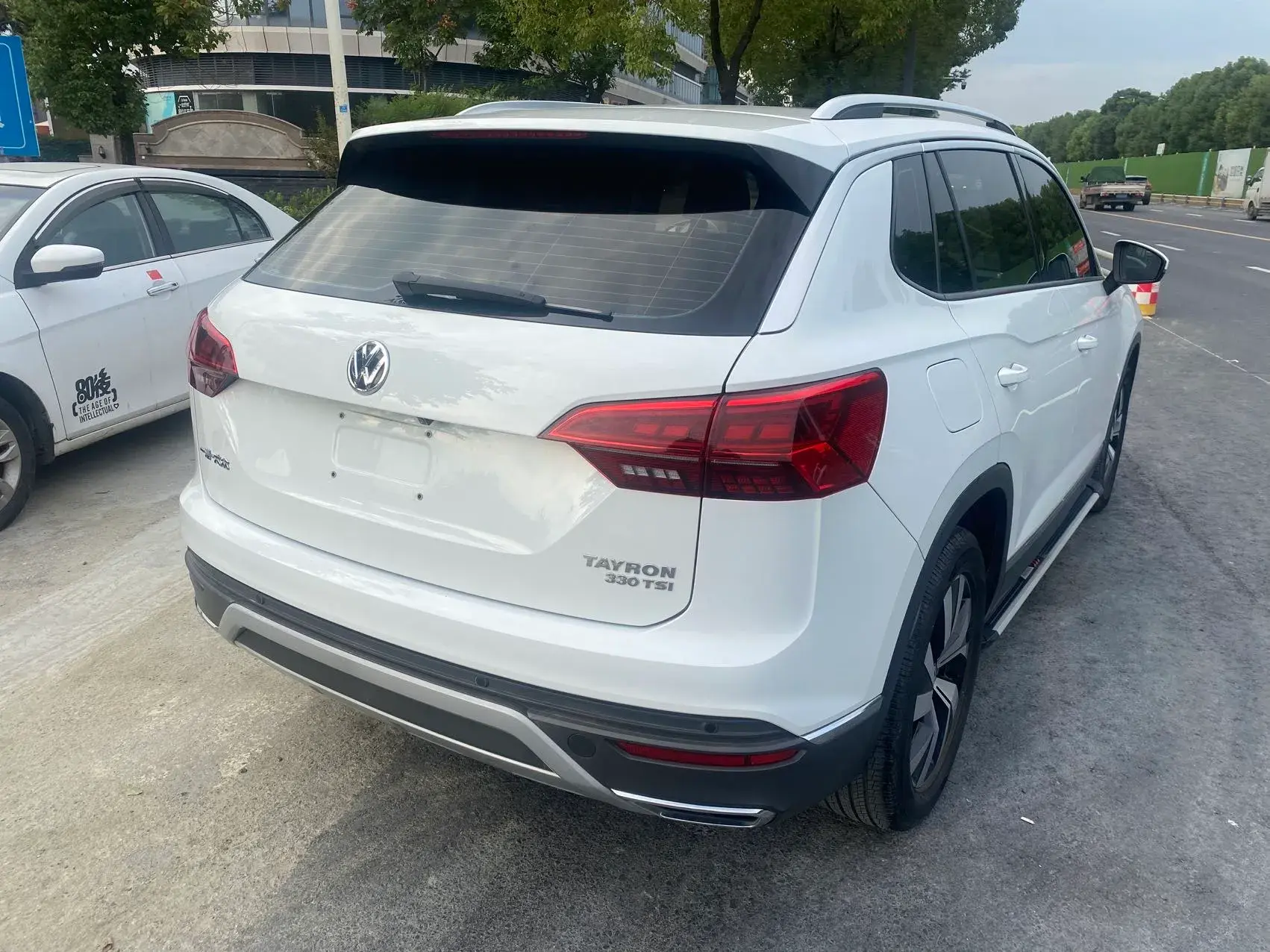 2019 VOLKSWAGEN TAYRON thumbnail 3