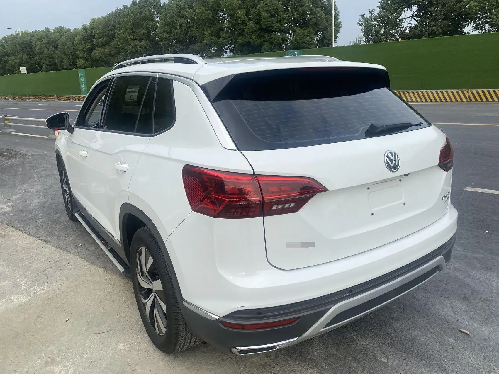 2019 VOLKSWAGEN TAYRON thumbnail 4