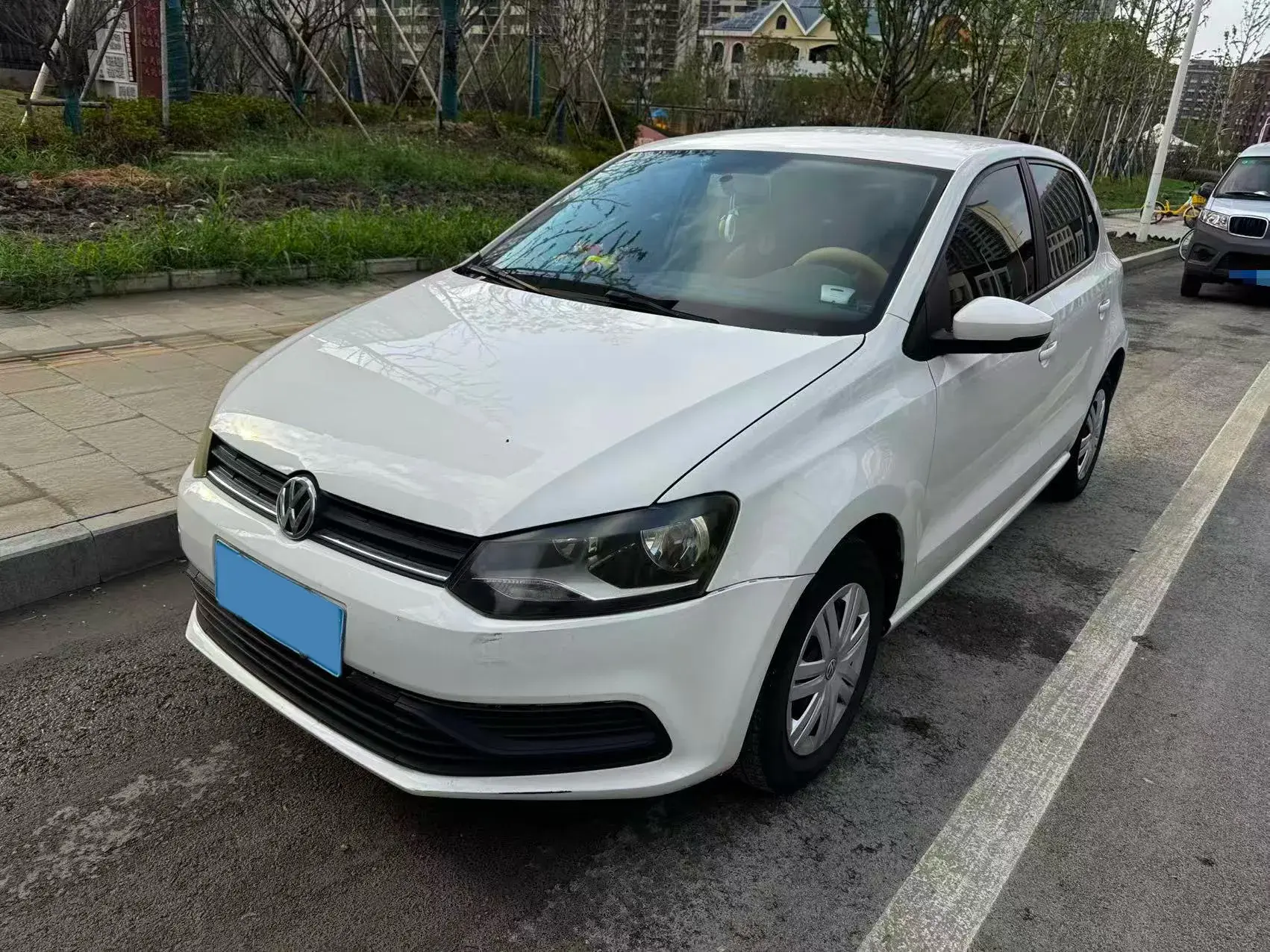 2016 VOLKSWAGEN POLO view 1