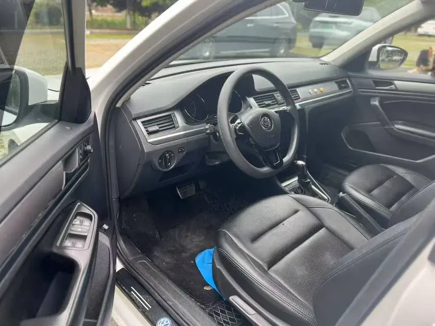 2019 VOLKSWAGEN BORA thumbnail 4