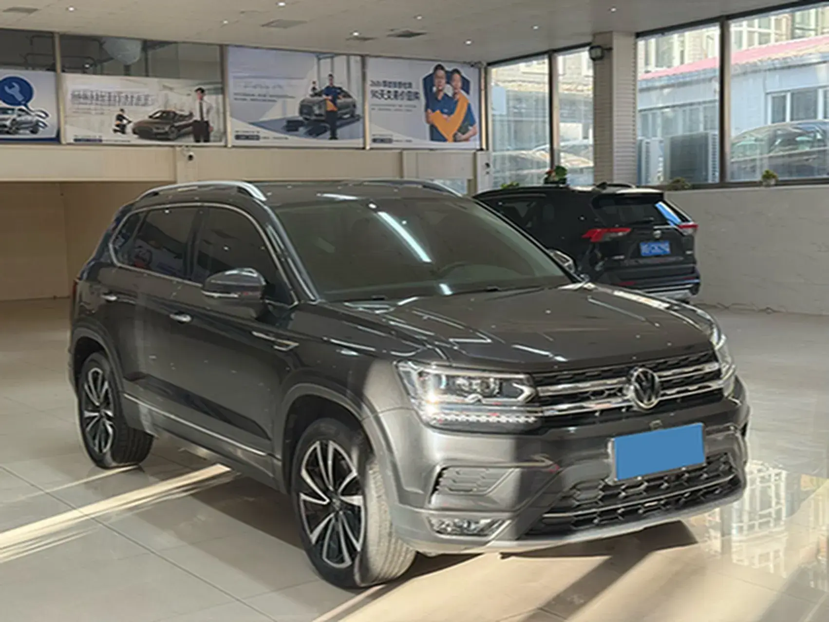 2021 VOLKSWAGEN THARU thumbnail 3