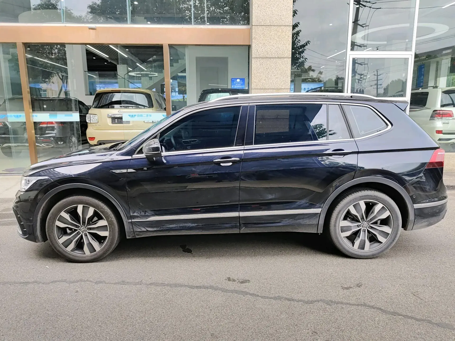 2024 VOLKSWAGEN TIGUAN thumbnail 2