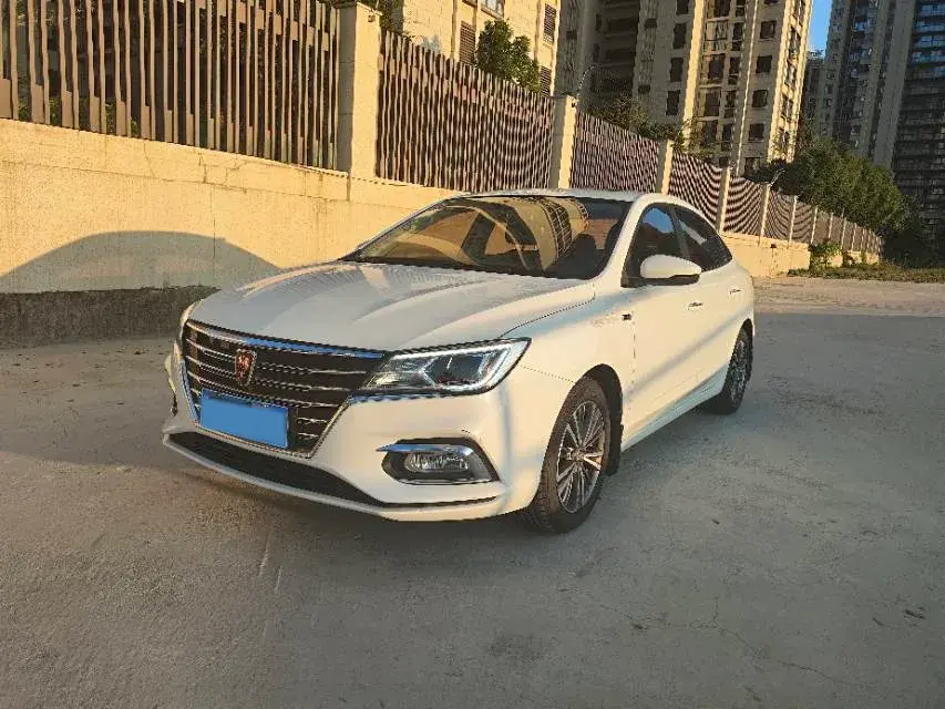 2019 ROEWE I5 view 1