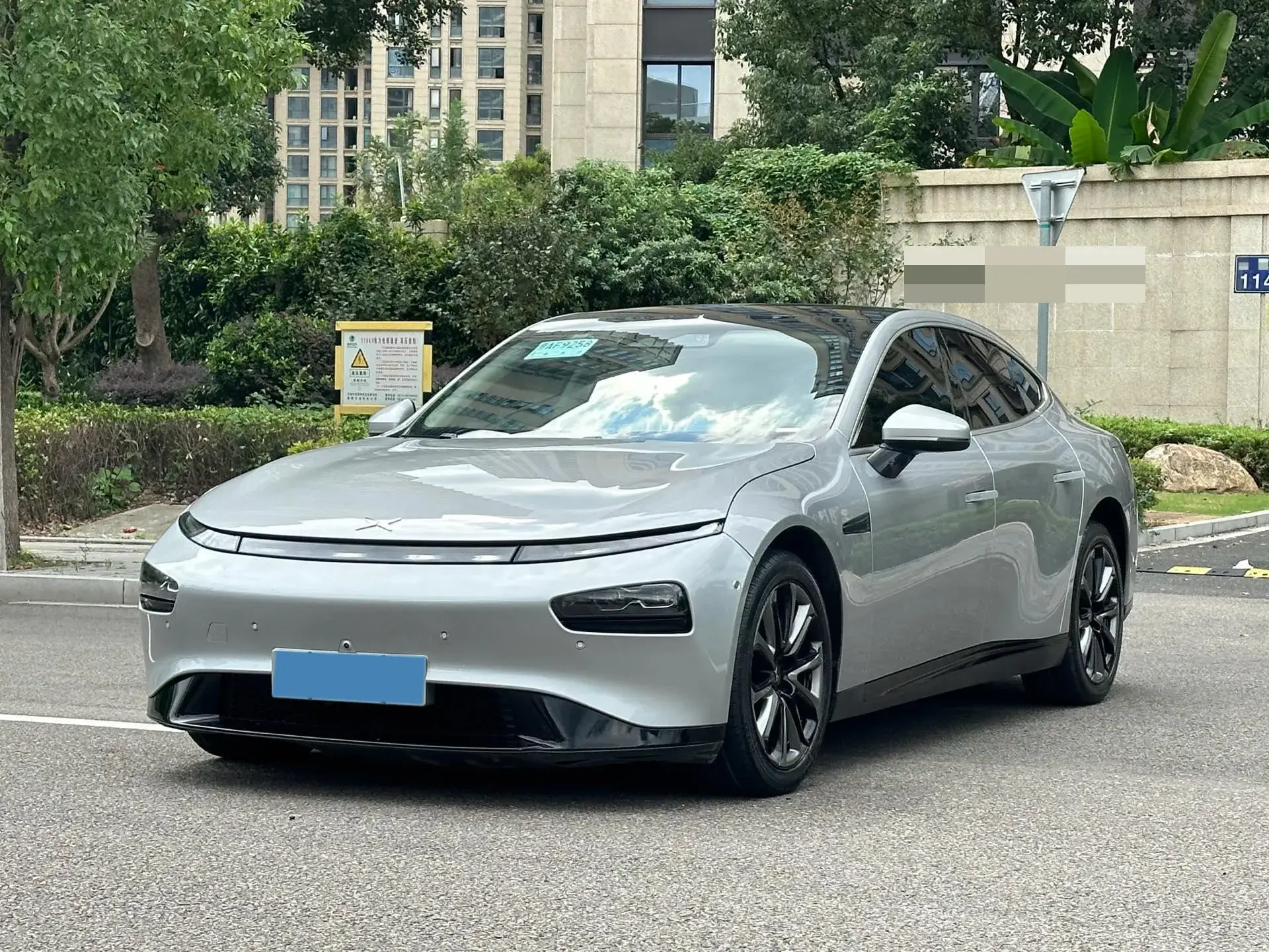2022 XPENG P7 view 1