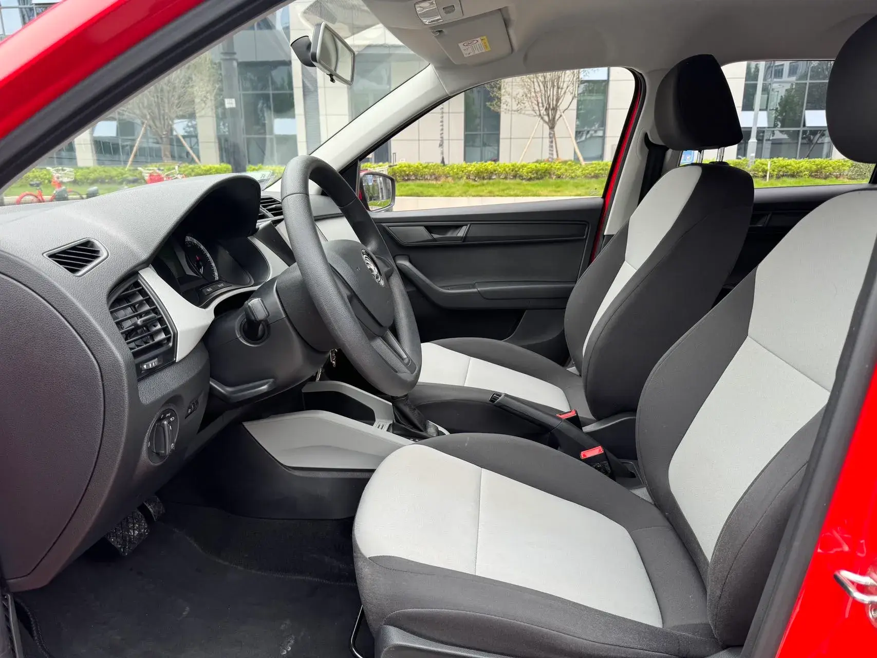 2017 SKODA FABIA thumbnail 4