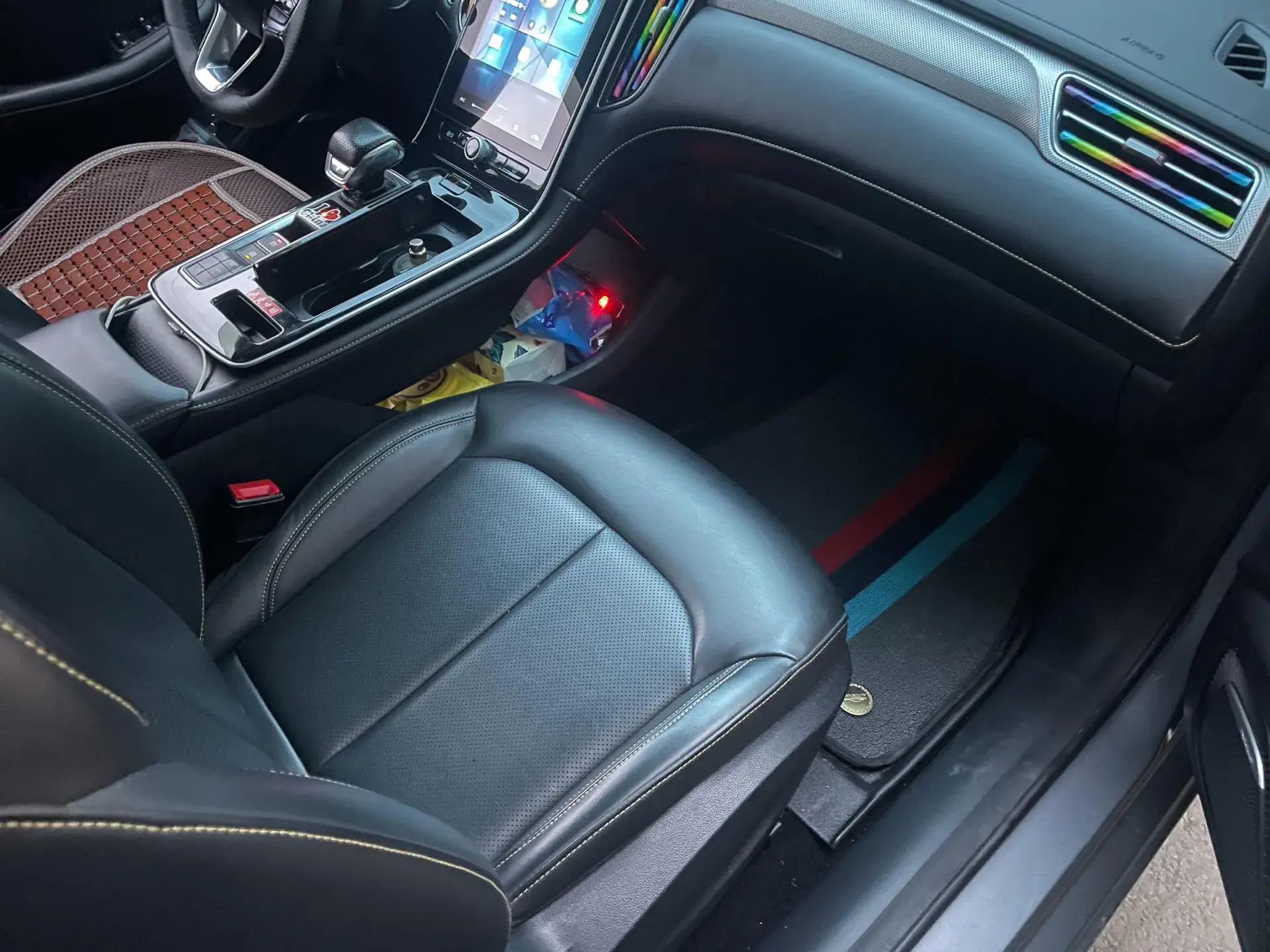 2022 ROEWE I6 thumbnail 4