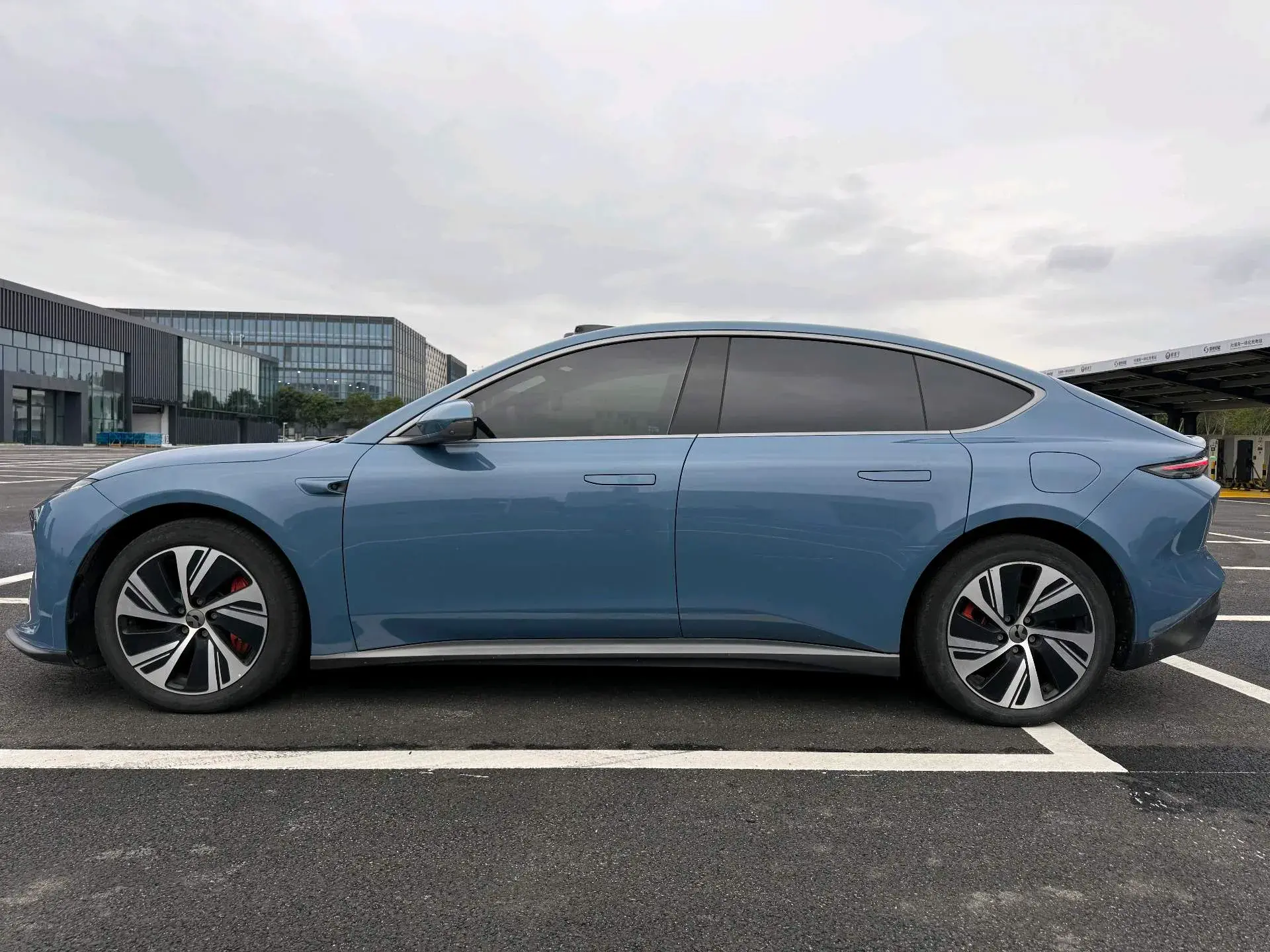 2022 NIO ET5 thumbnail 3