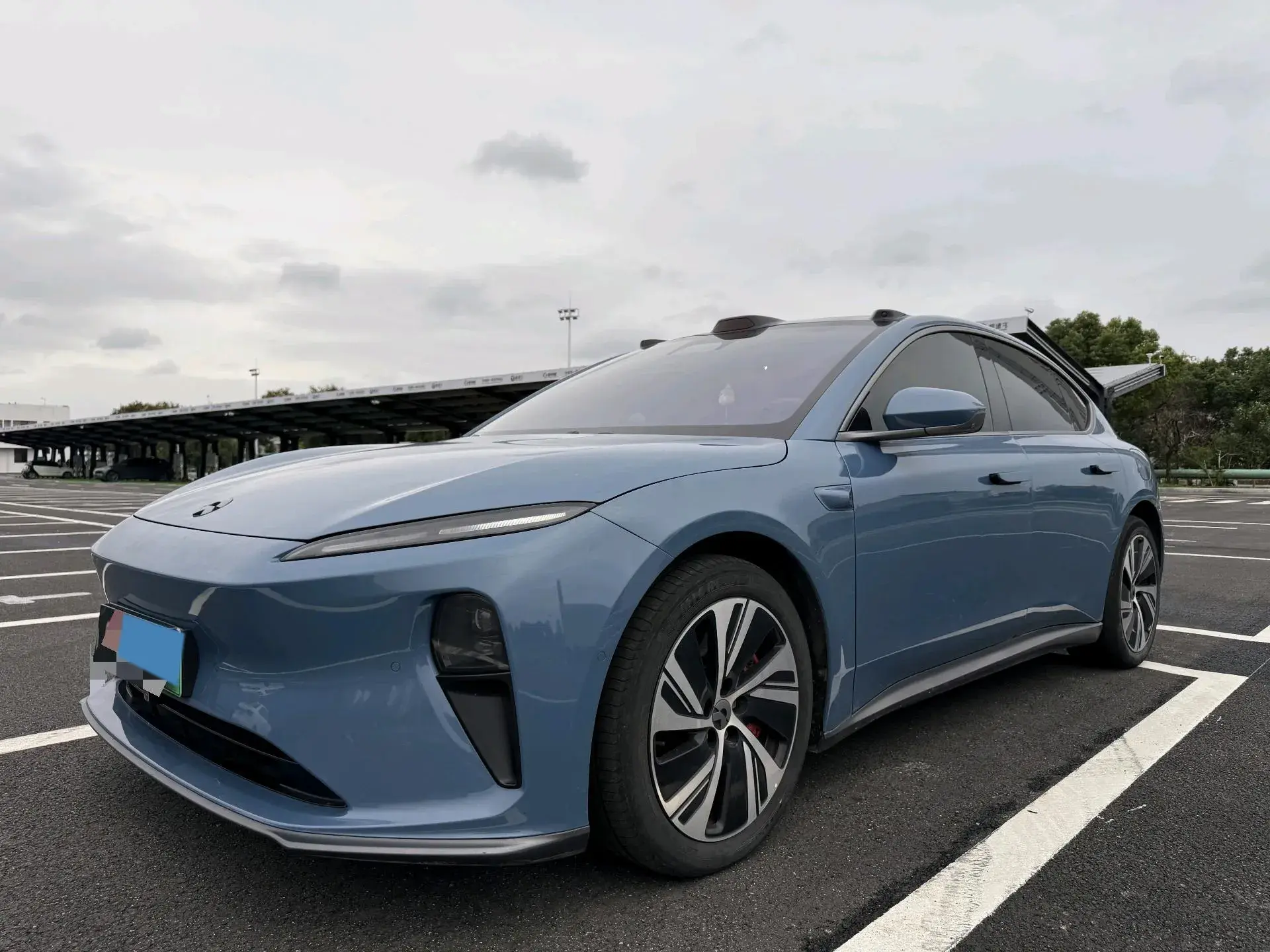 2022 NIO ET5 view 1