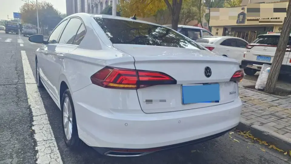 2021 VOLKSWAGEN BORA thumbnail 4