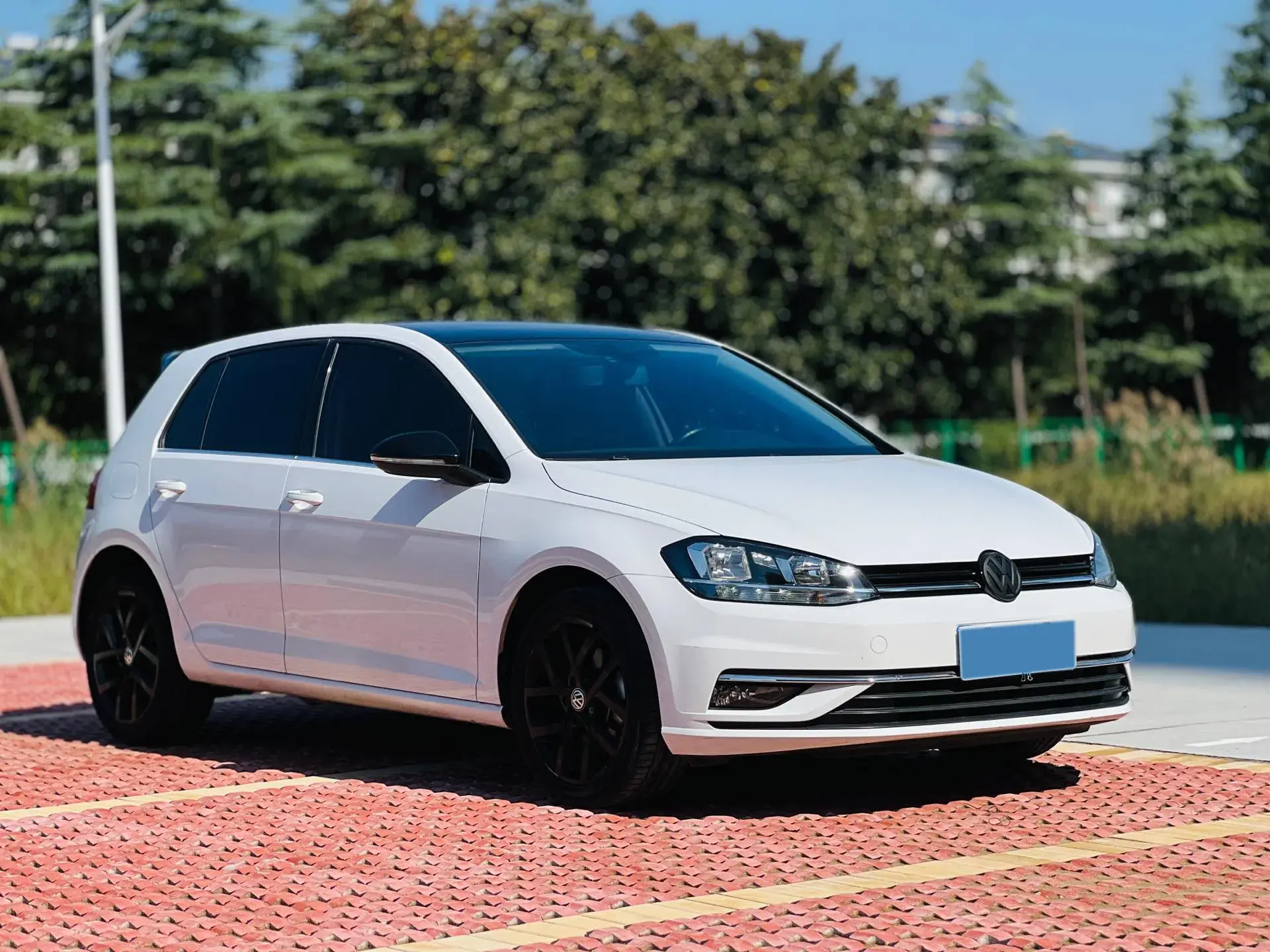 2020 VOLKSWAGEN GOLF thumbnail 2