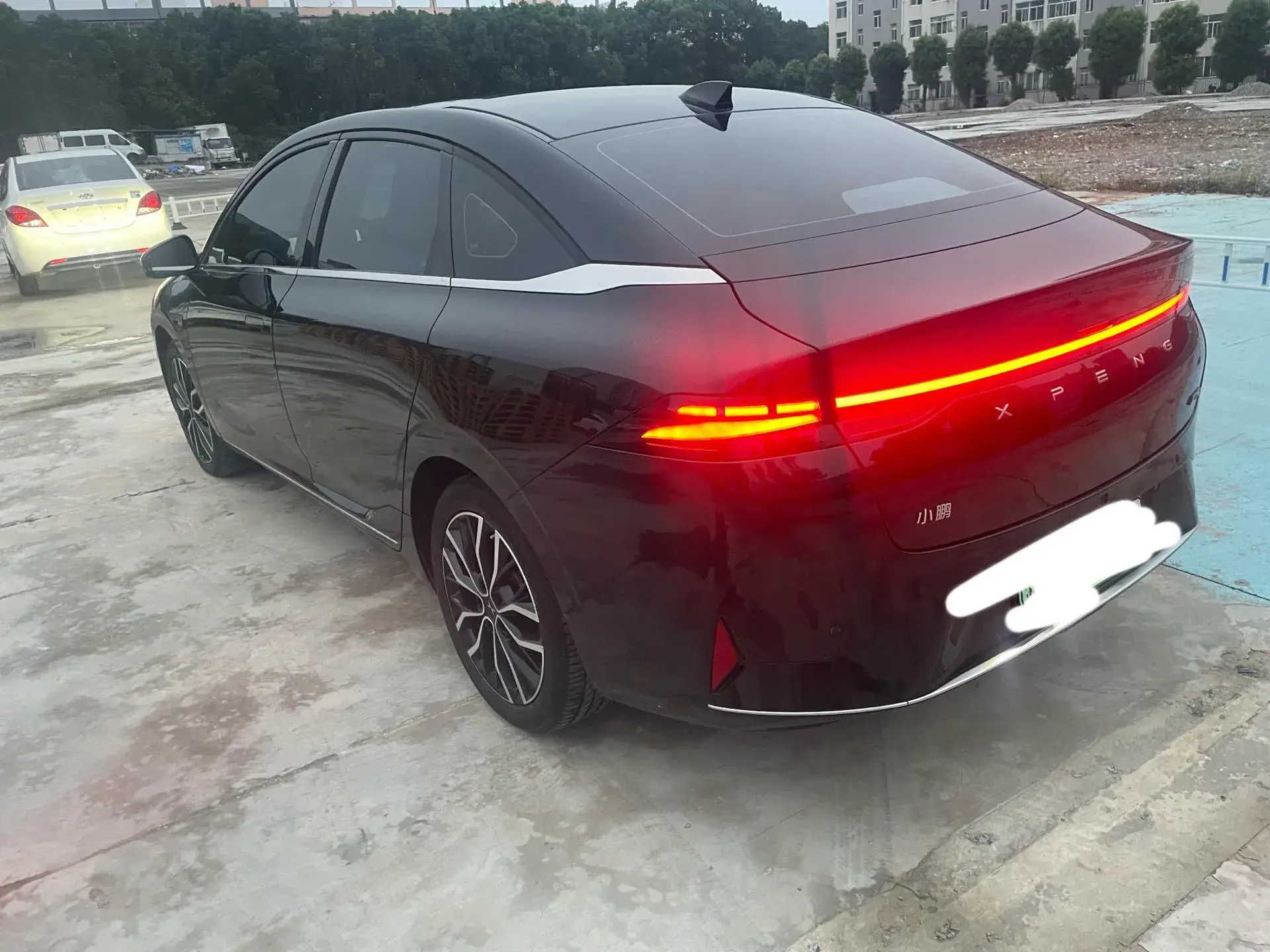 2022 XPENG P5 thumbnail 3