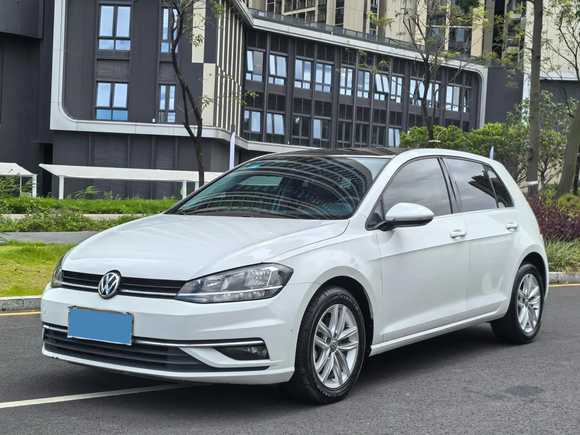 2019 VOLKSWAGEN GOLF view 1