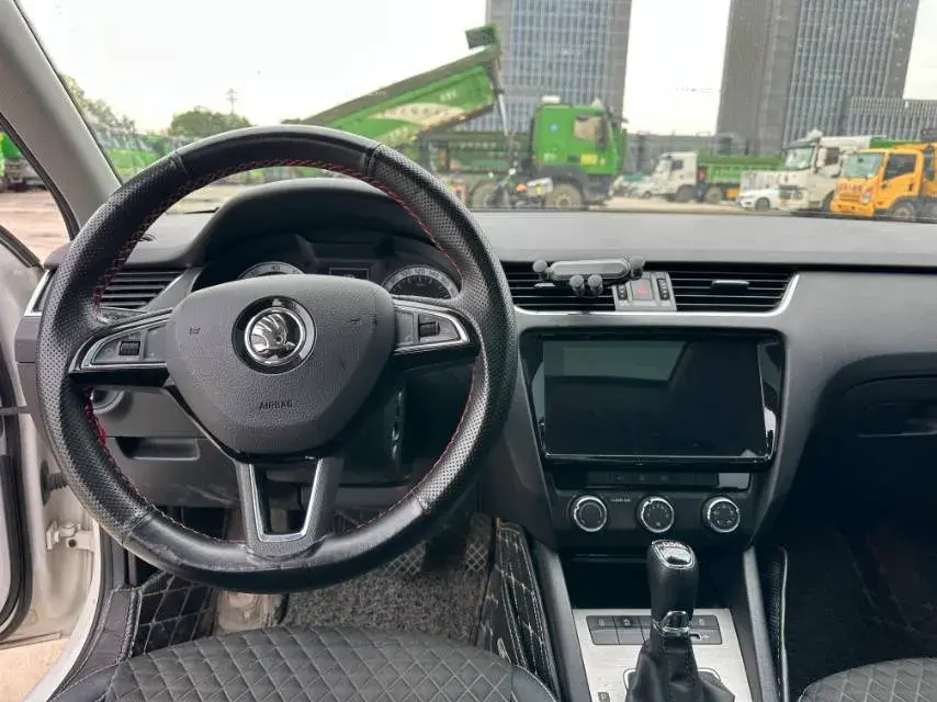 2019 SKODA OCTAVIA thumbnail 4