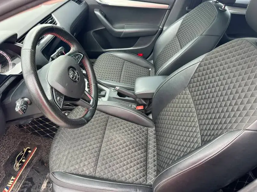 2019 SKODA OCTAVIA thumbnail 3