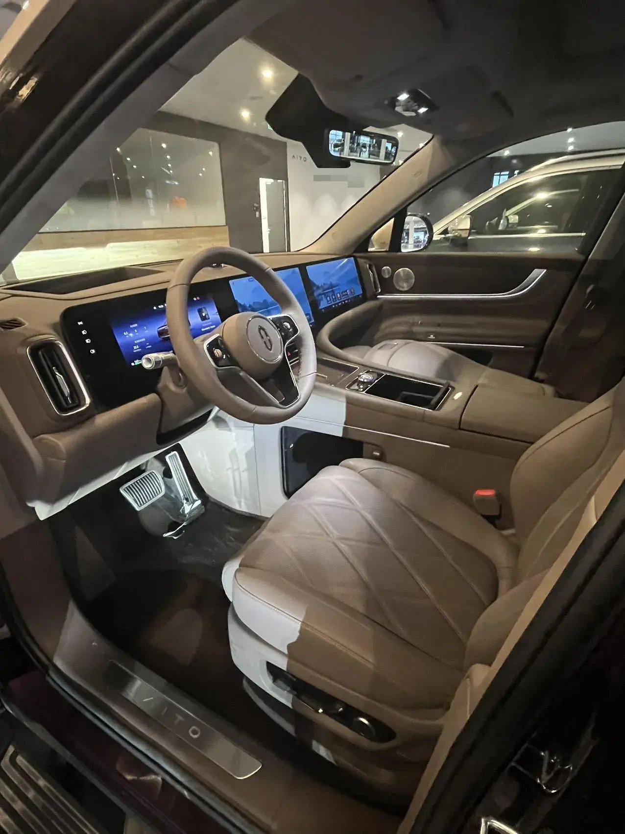 2025 AITO AITO thumbnail 2