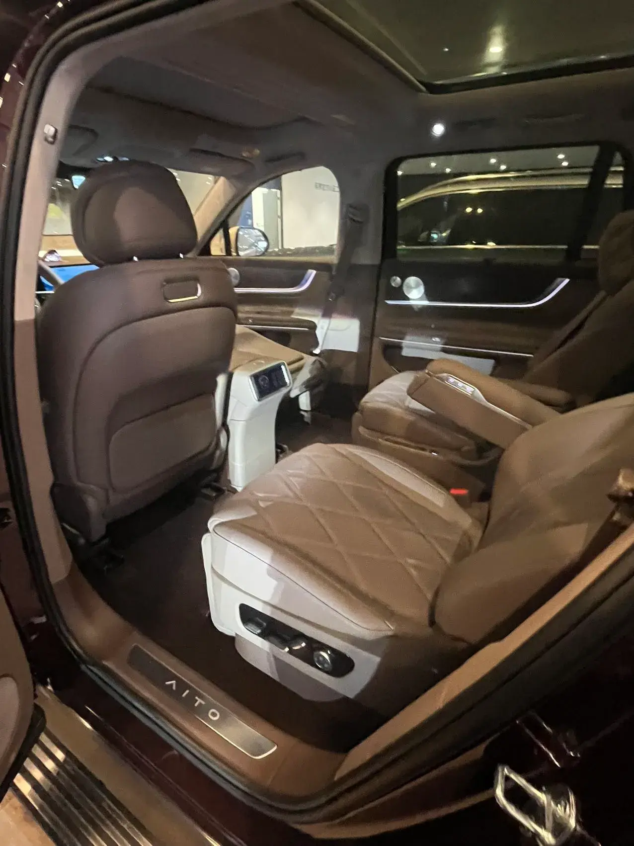 2025 AITO AITO thumbnail 3