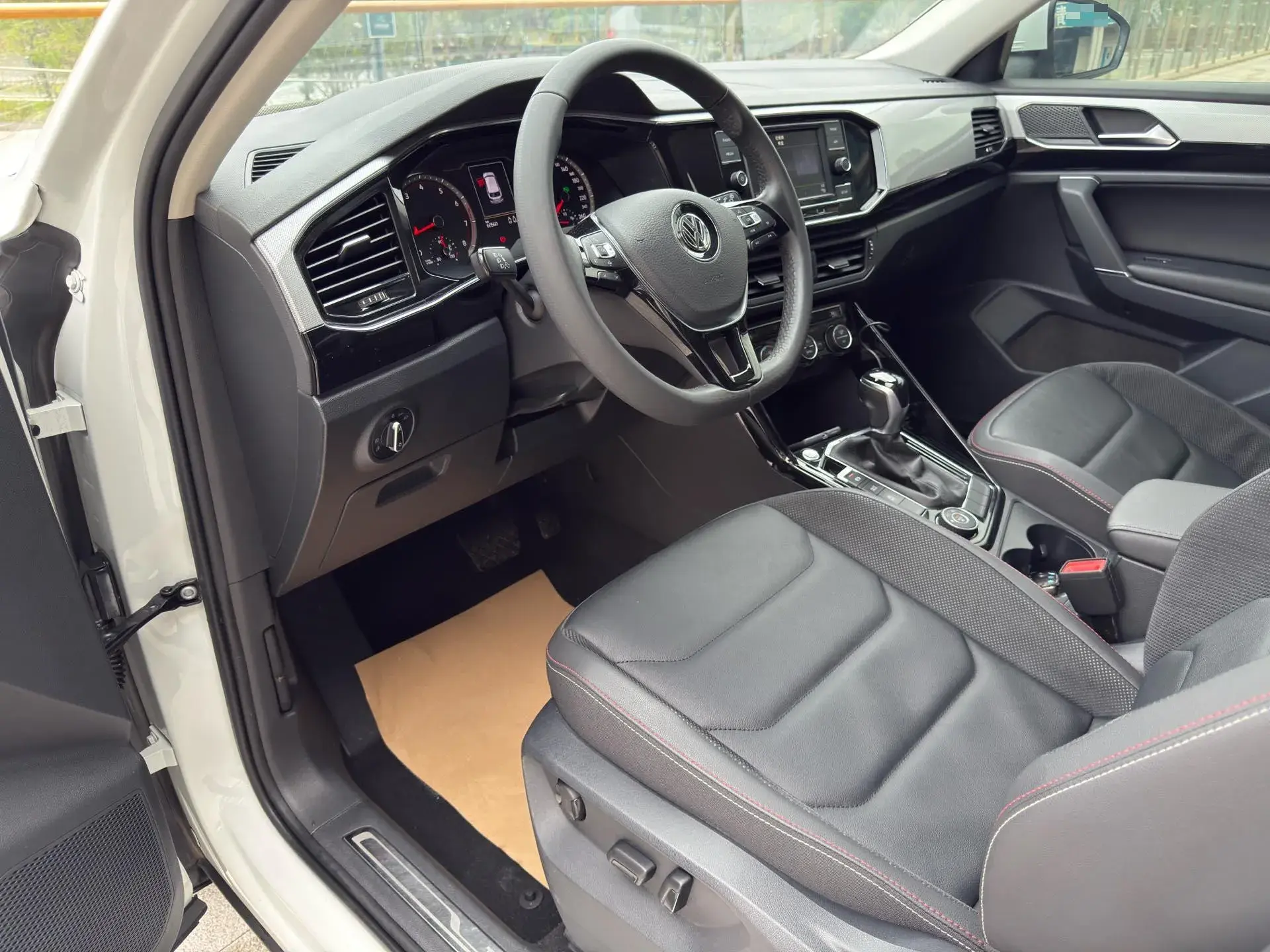 2019 VOLKSWAGEN TAYRON thumbnail 3