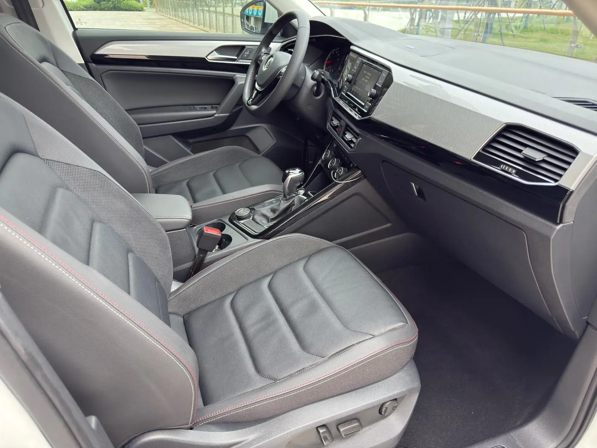 2019 VOLKSWAGEN TAYRON thumbnail 4