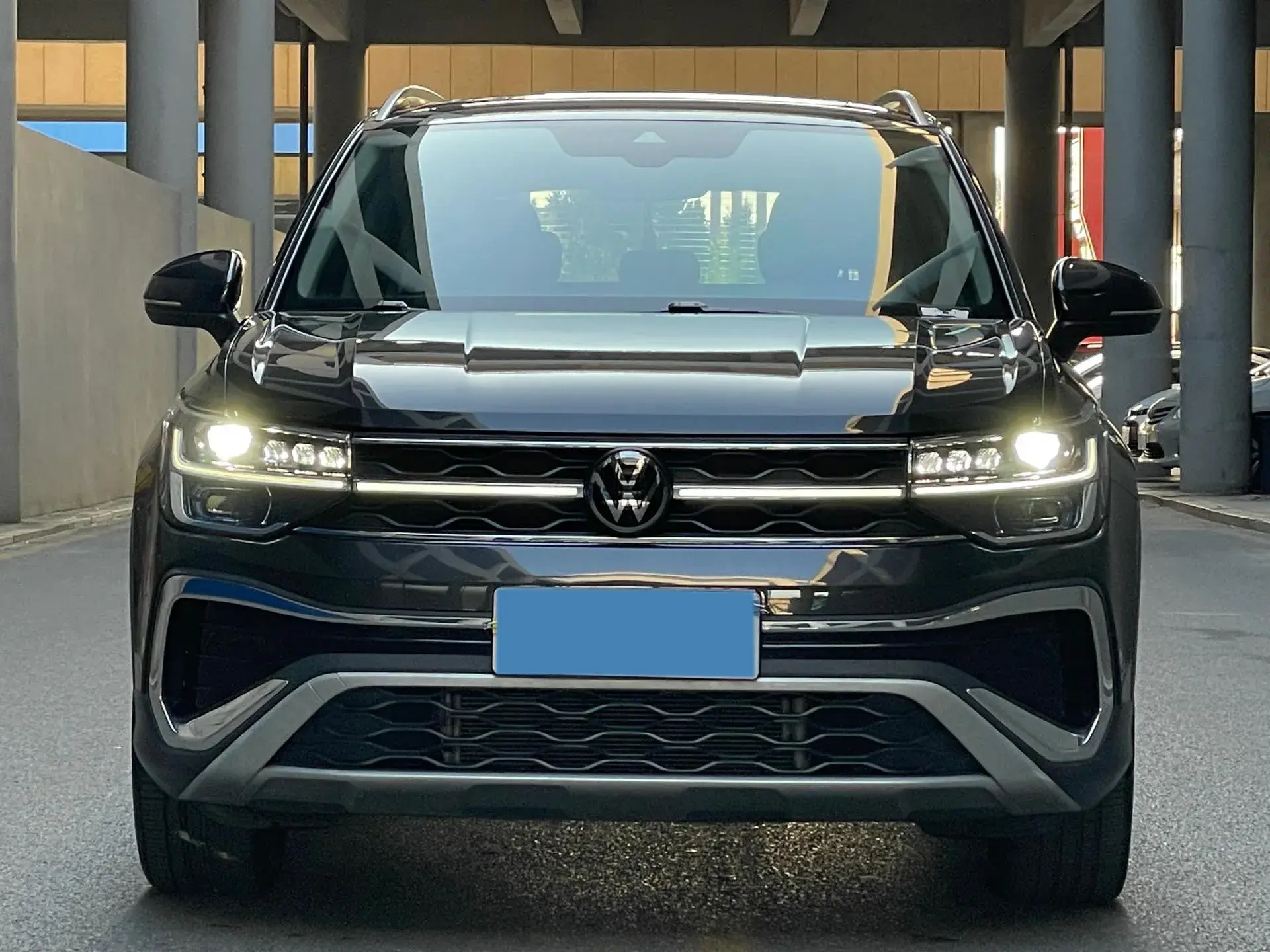 2023 VOLKSWAGEN THARU thumbnail 2