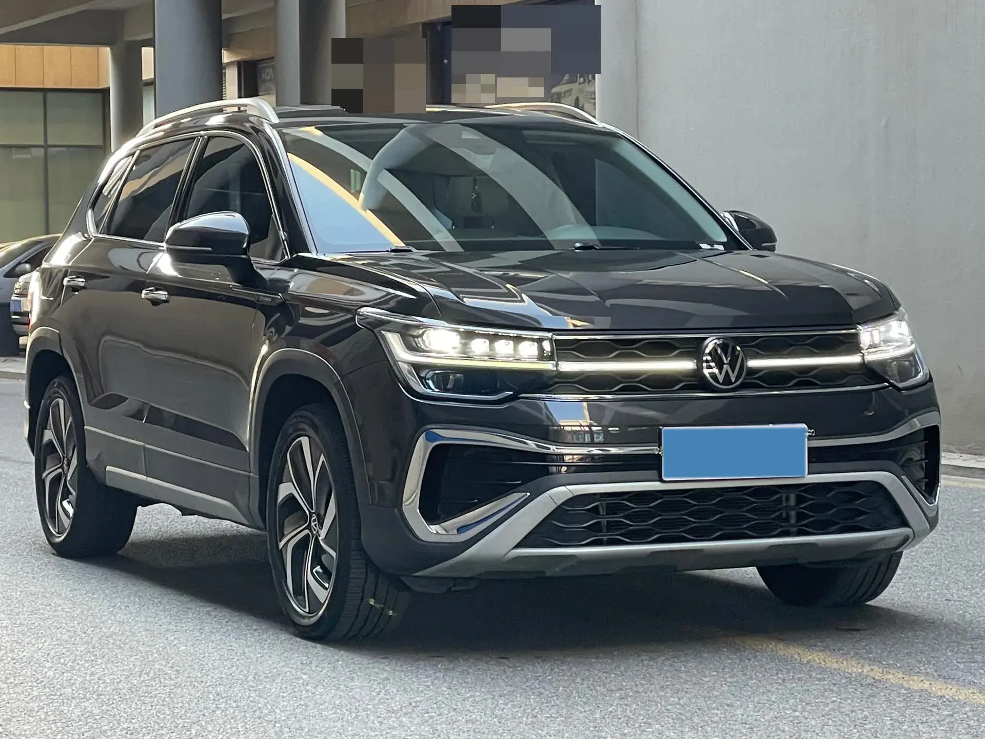 2023 VOLKSWAGEN THARU thumbnail 3