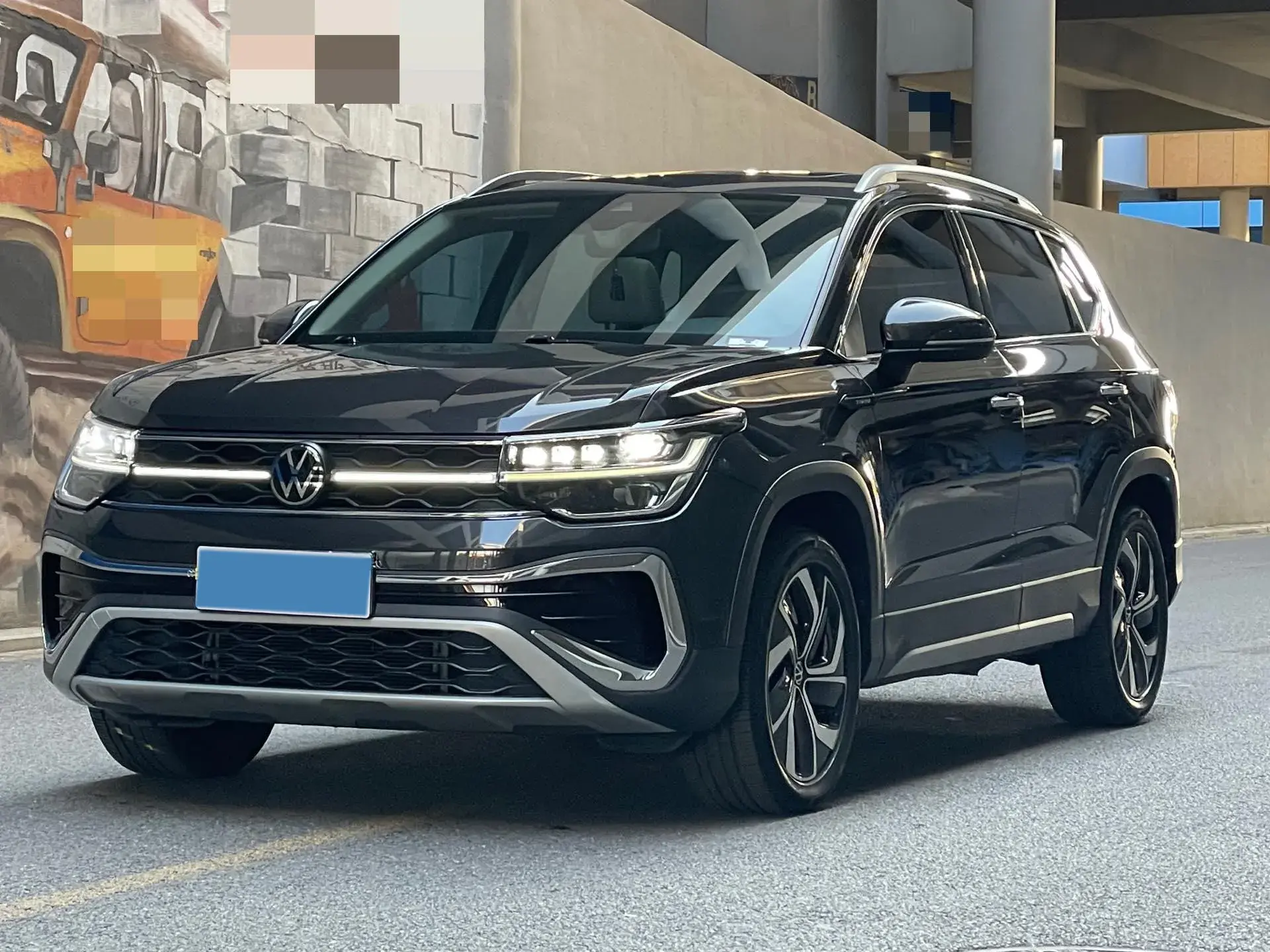 2023 VOLKSWAGEN THARU view 1