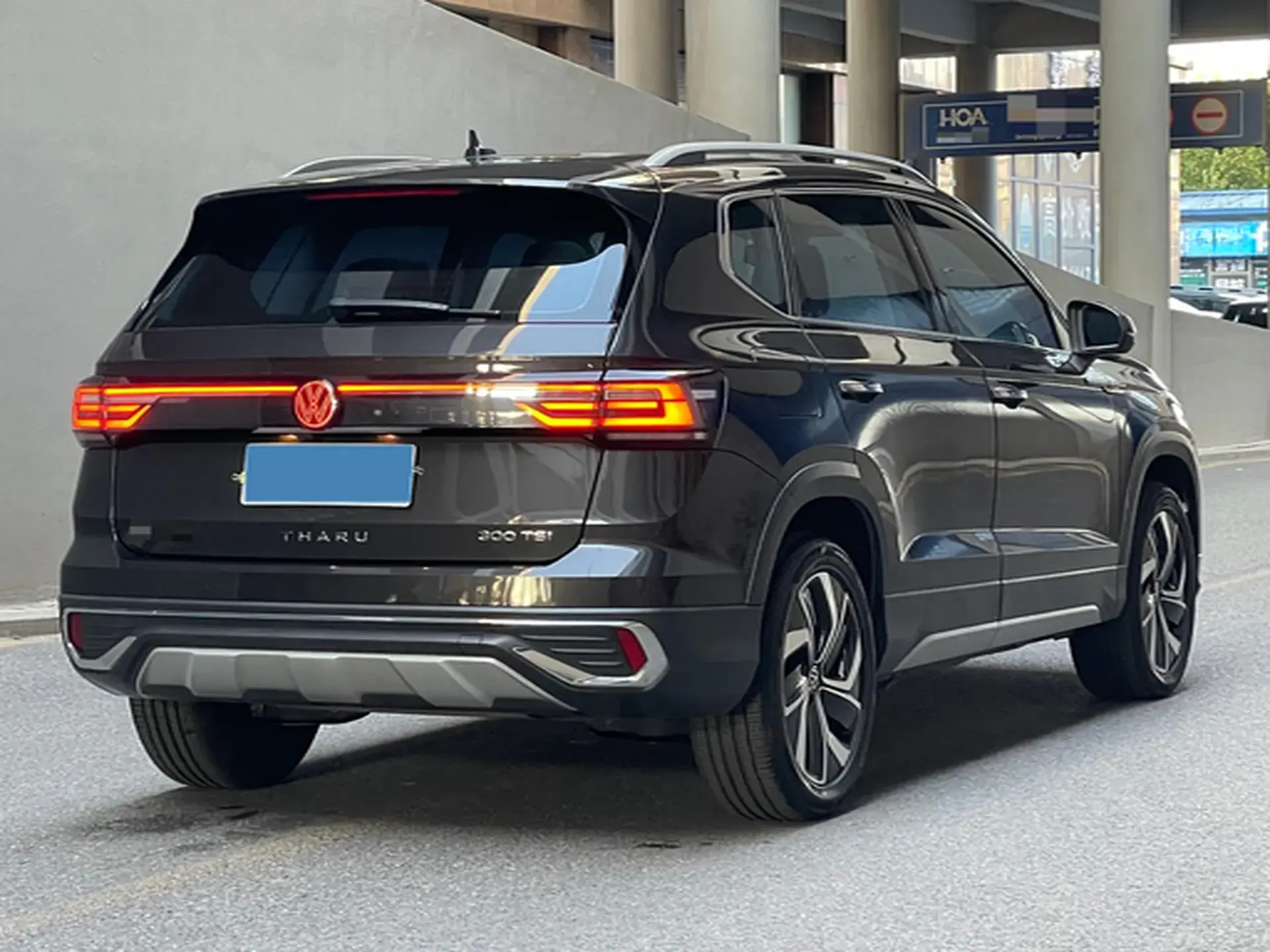 2023 VOLKSWAGEN THARU thumbnail 4