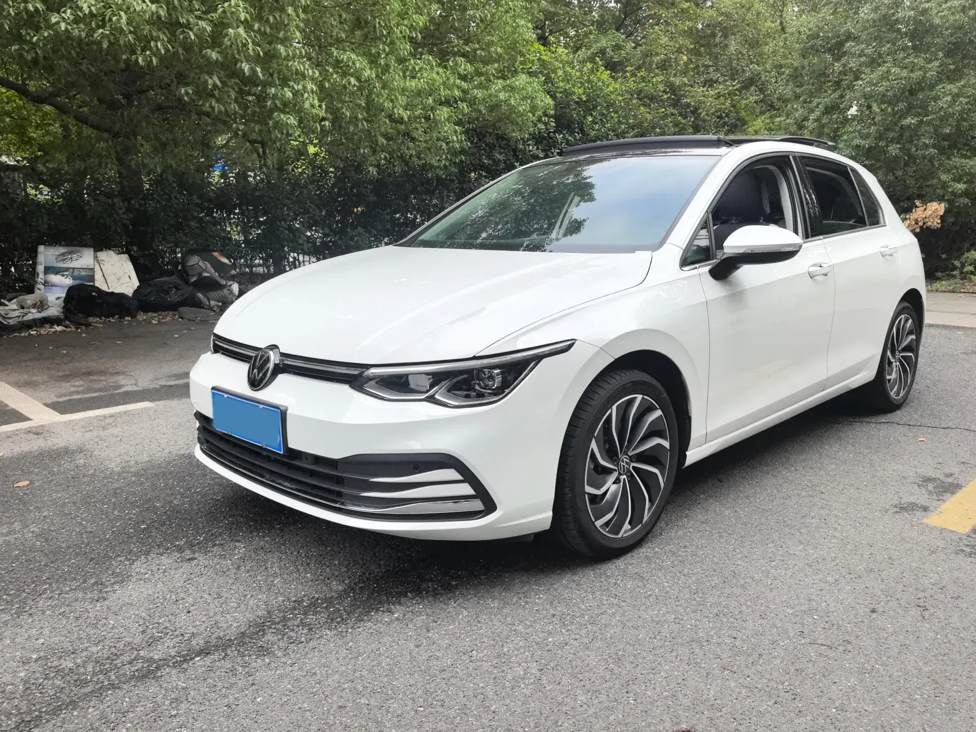 2024 VOLKSWAGEN GOLF view 1