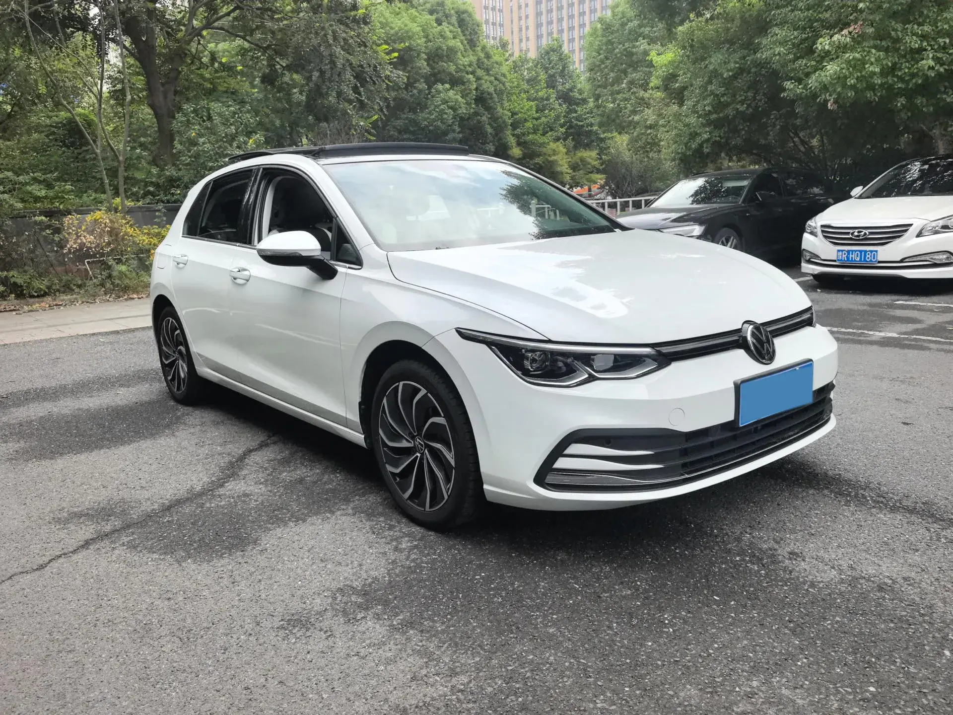 2024 VOLKSWAGEN GOLF thumbnail 3