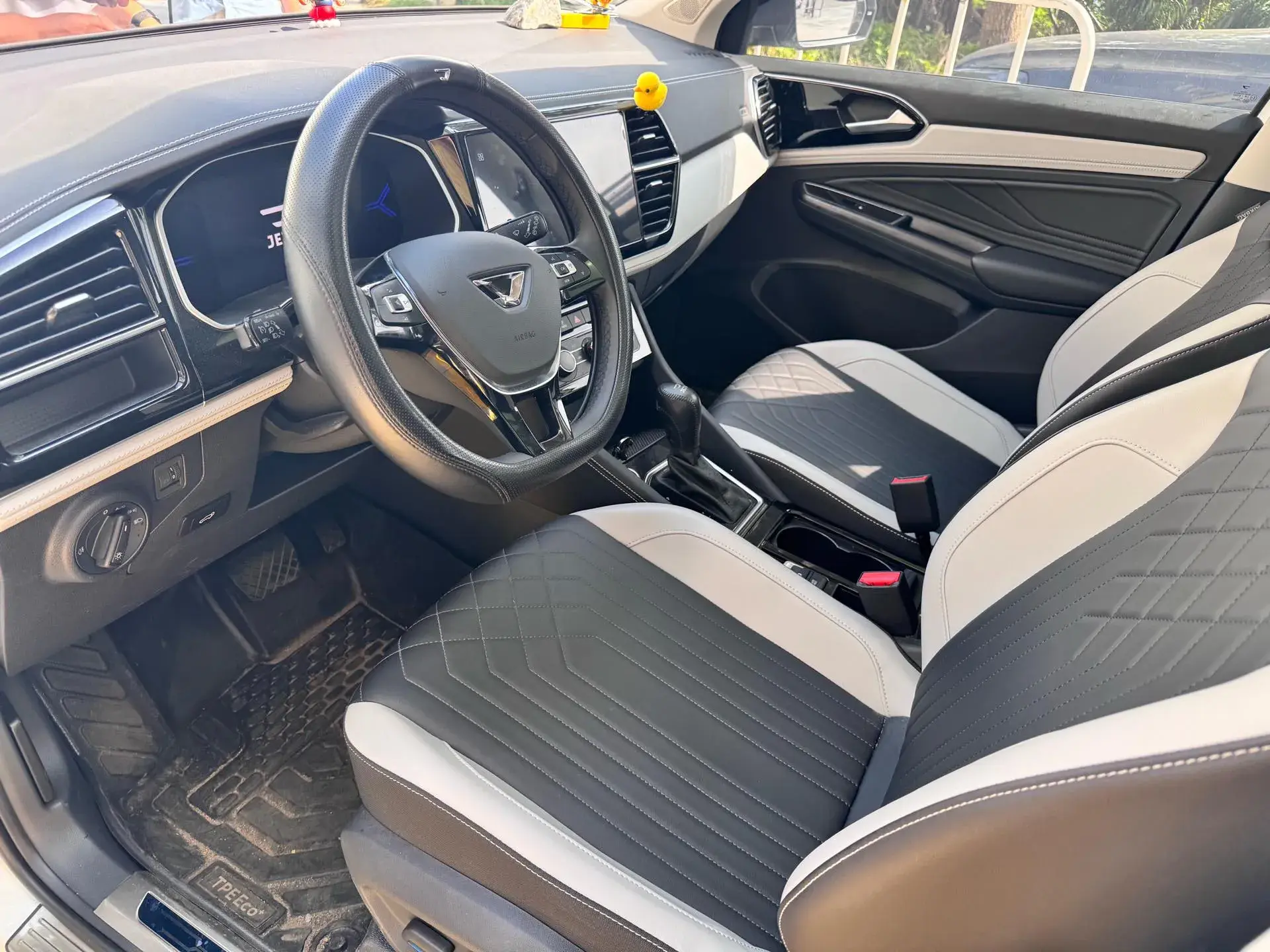 2024 JETTA VS7 thumbnail 3