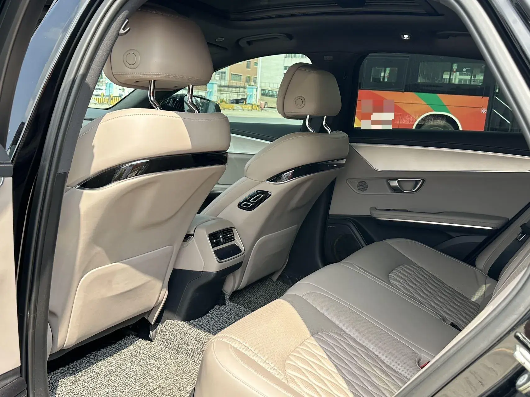 2024 BYD HAN thumbnail 3