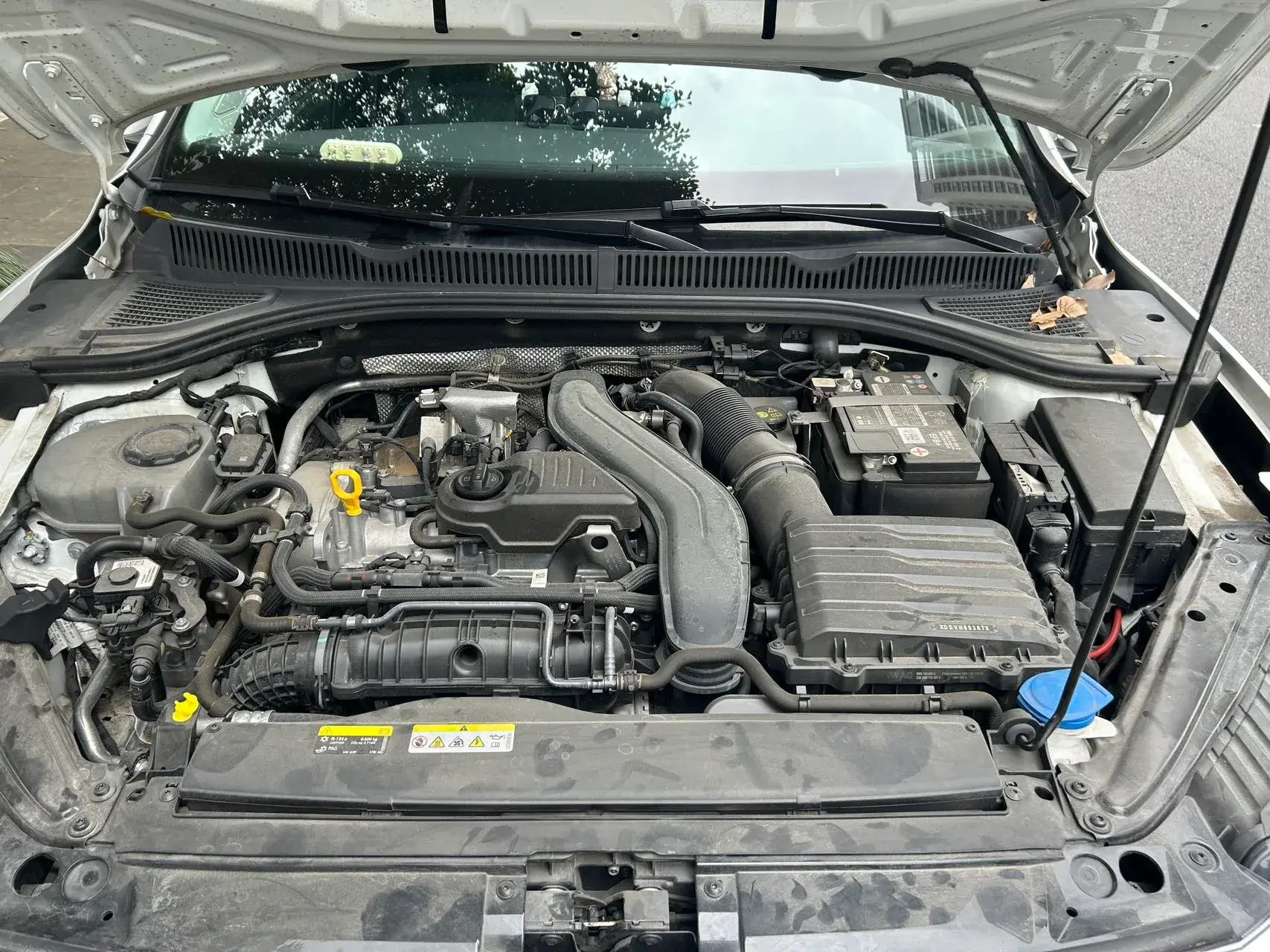 2023 VOLKSWAGEN SAGITAR thumbnail 3