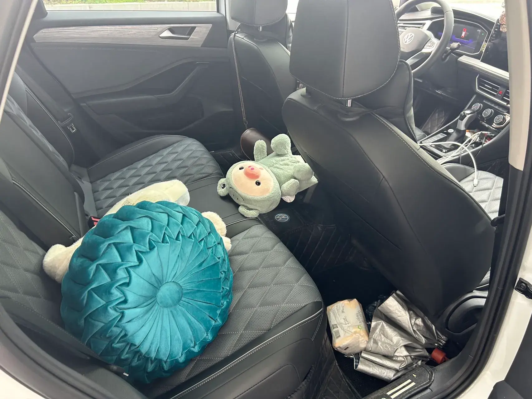 2023 VOLKSWAGEN SAGITAR thumbnail 4