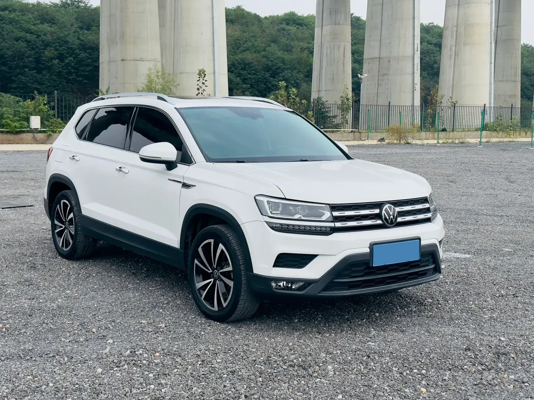 2021 VOLKSWAGEN THARU thumbnail 3